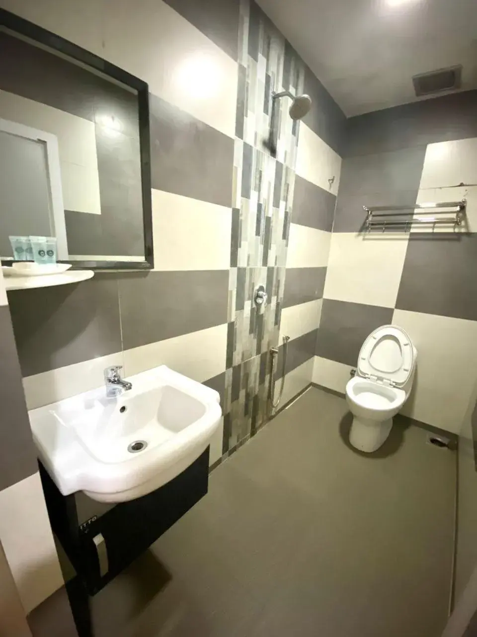 Deluxe Family Room No Window (No Elevator) in Haji Saudi Hotel Deluxe Family Room No Window (No Elevator) in Haji Saudi Hotel