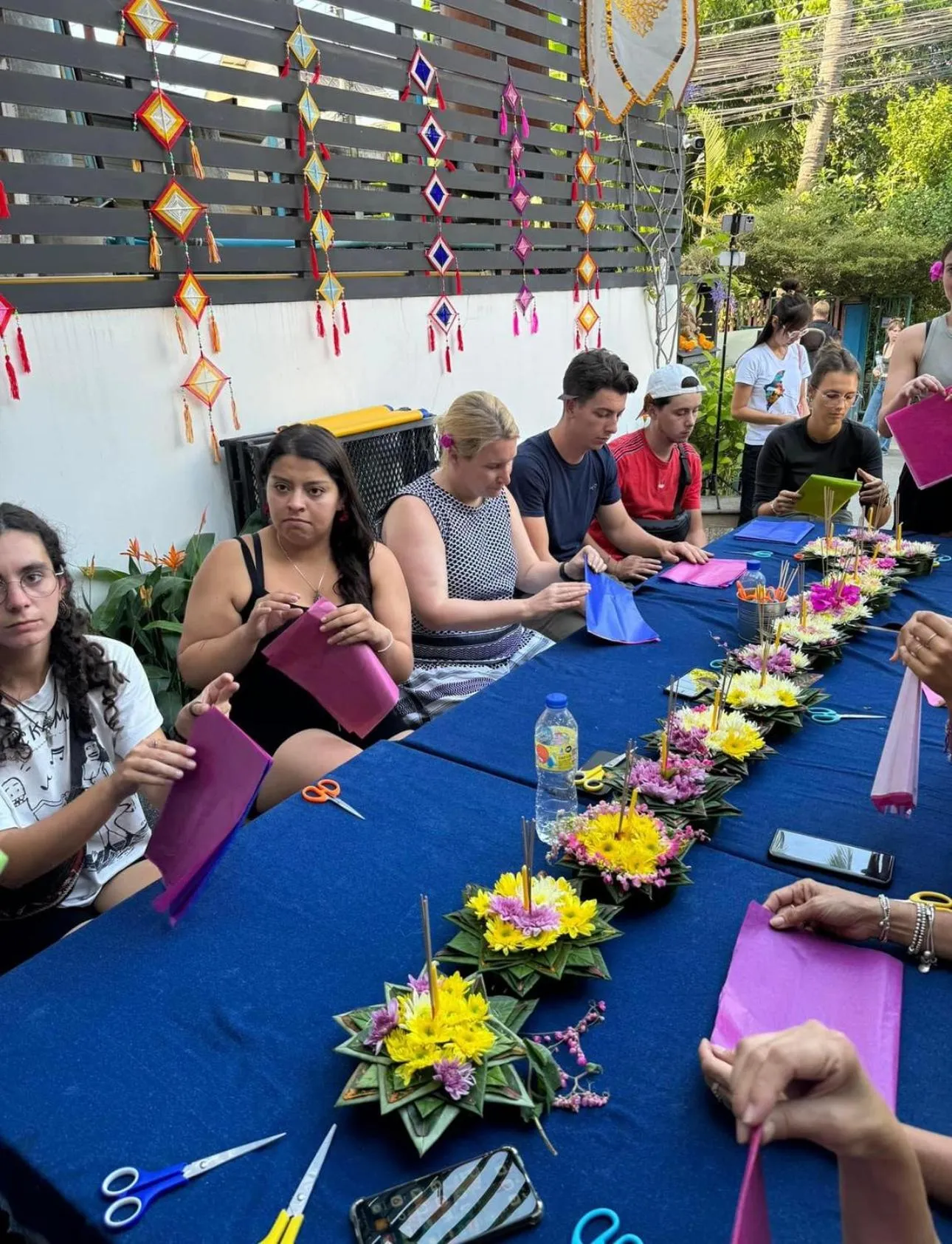 Communal lounge/ TV room in Baan Lung Poshtel