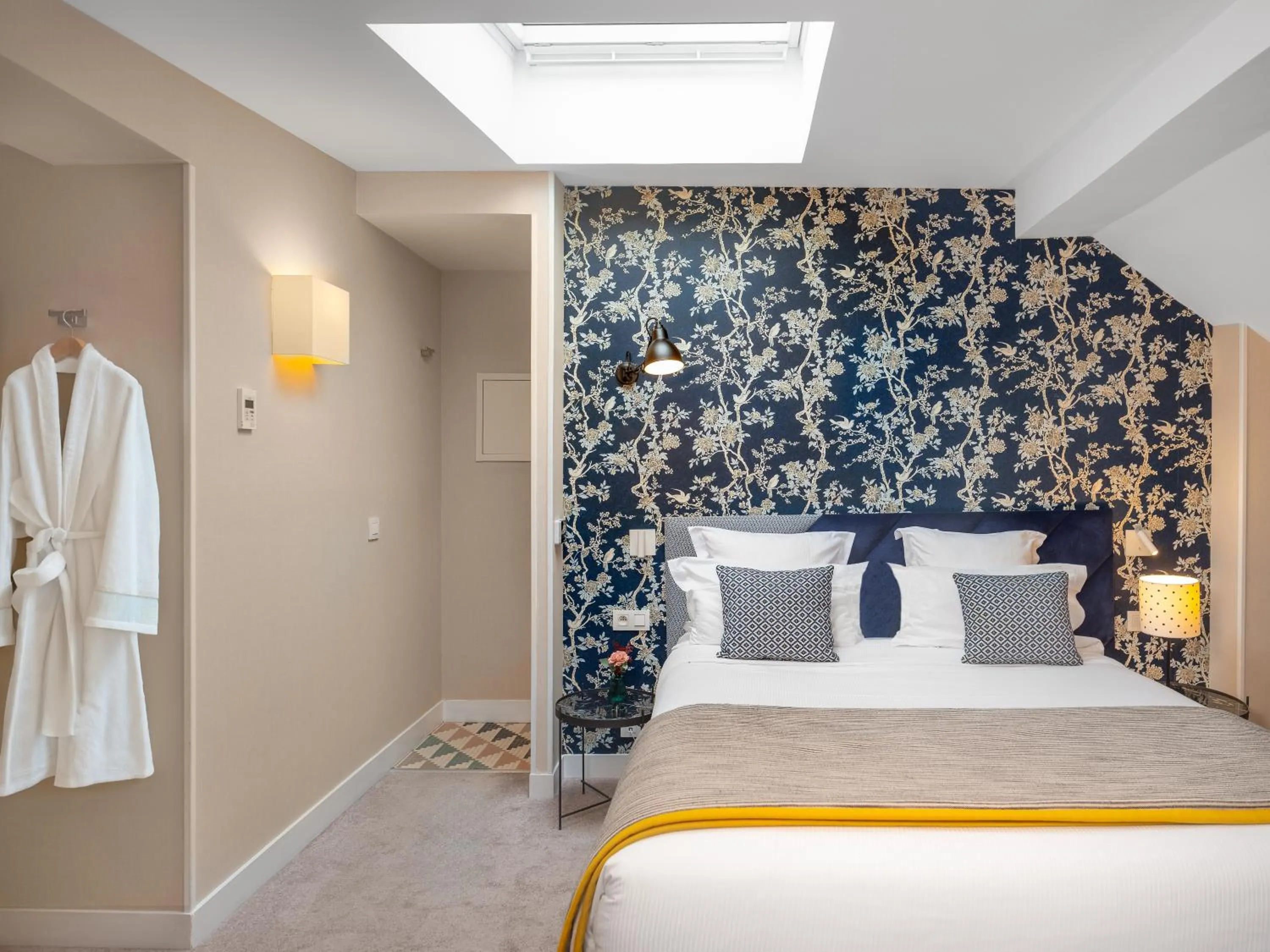 Bed in Hotel Le Mareuil