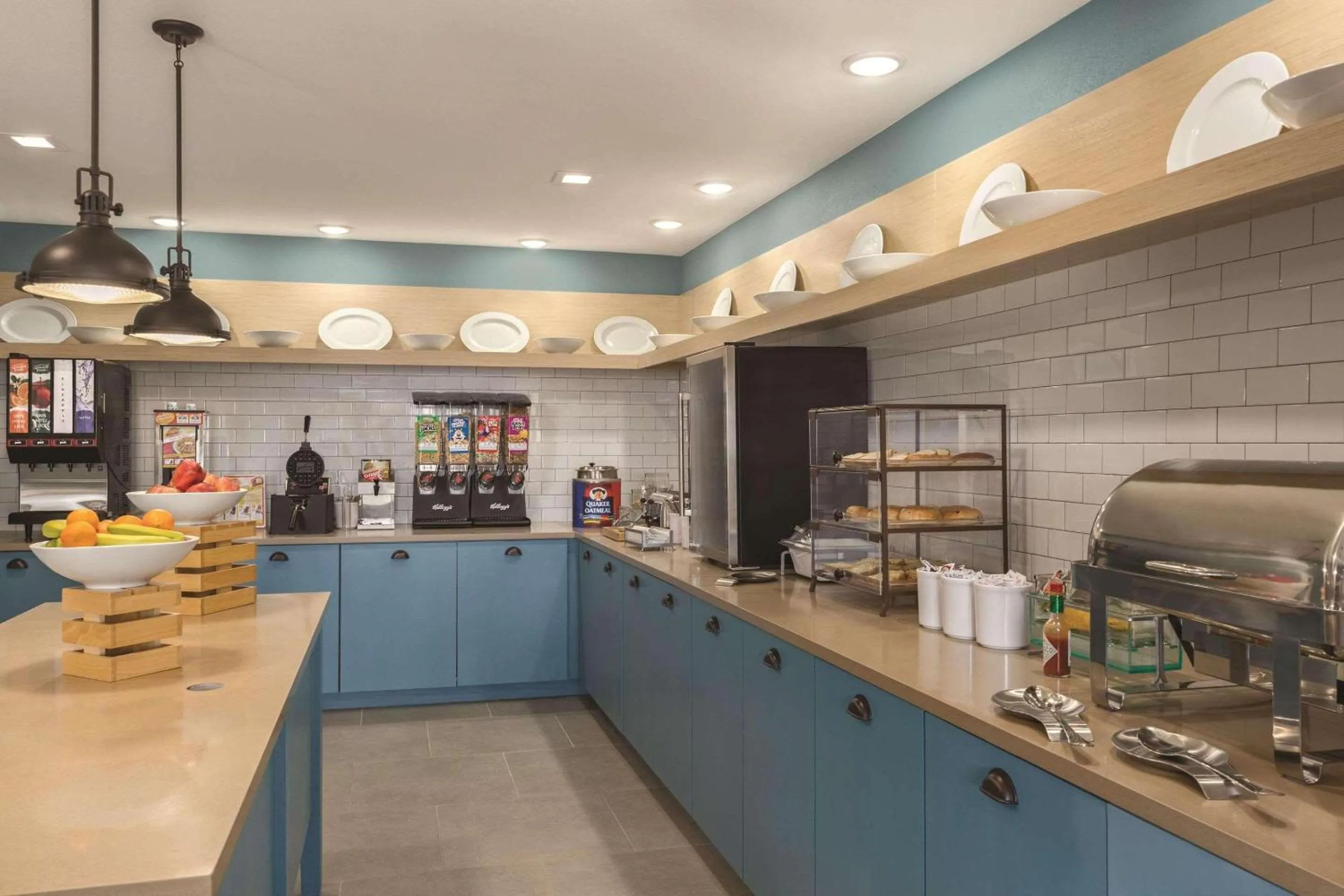 Breakfast in Country Inn & Suites by Radisson, Lubbock Southwest, TX