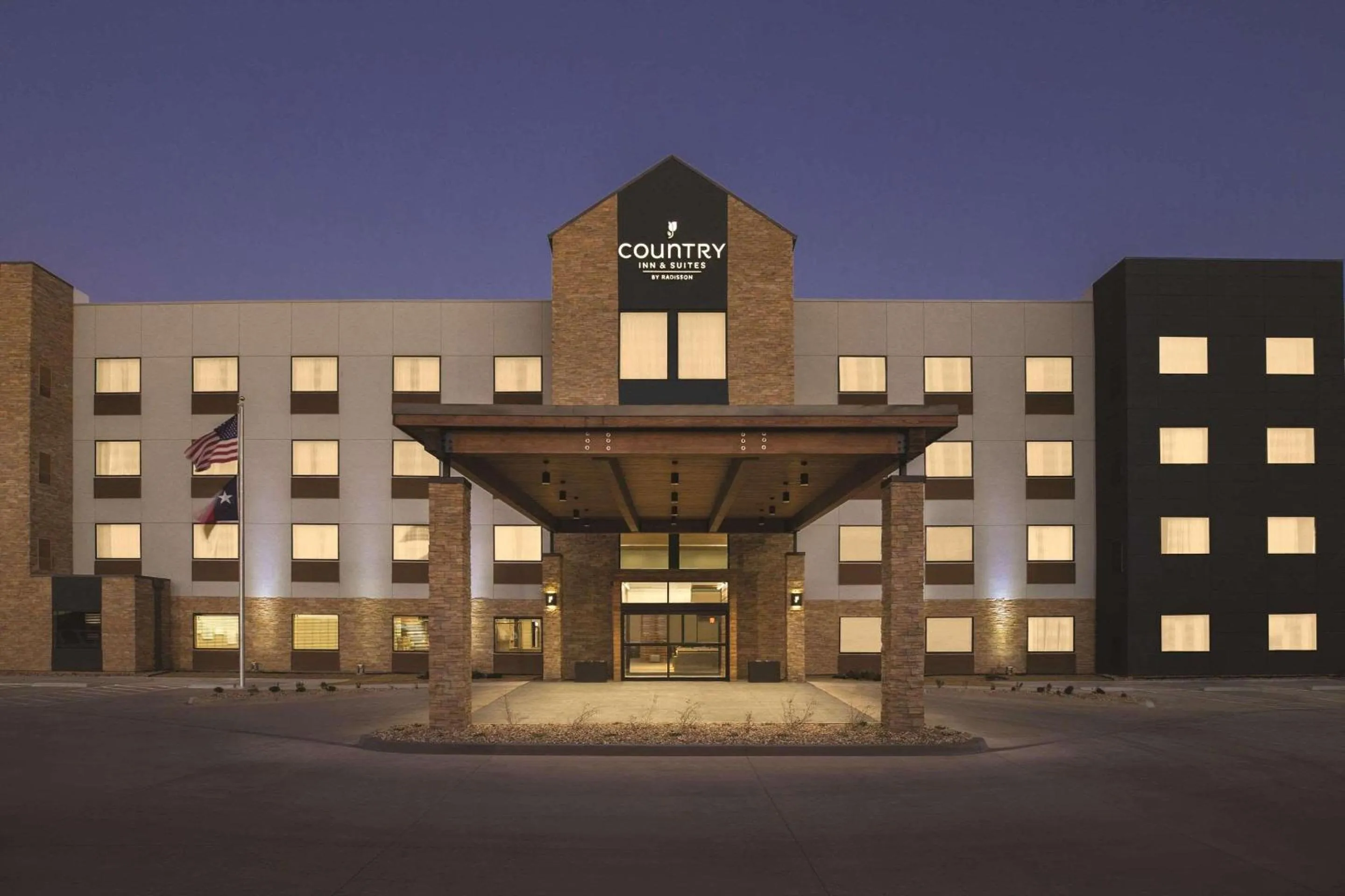 Property building in Country Inn & Suites by Radisson, Lubbock Southwest, TX