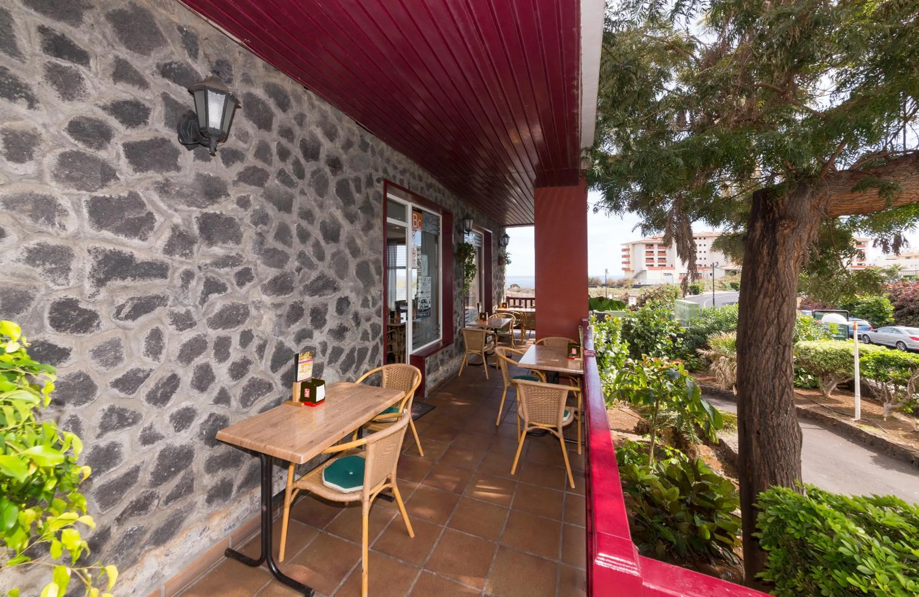 Restaurant/places to eat in Apartamentos Centro Cancajos