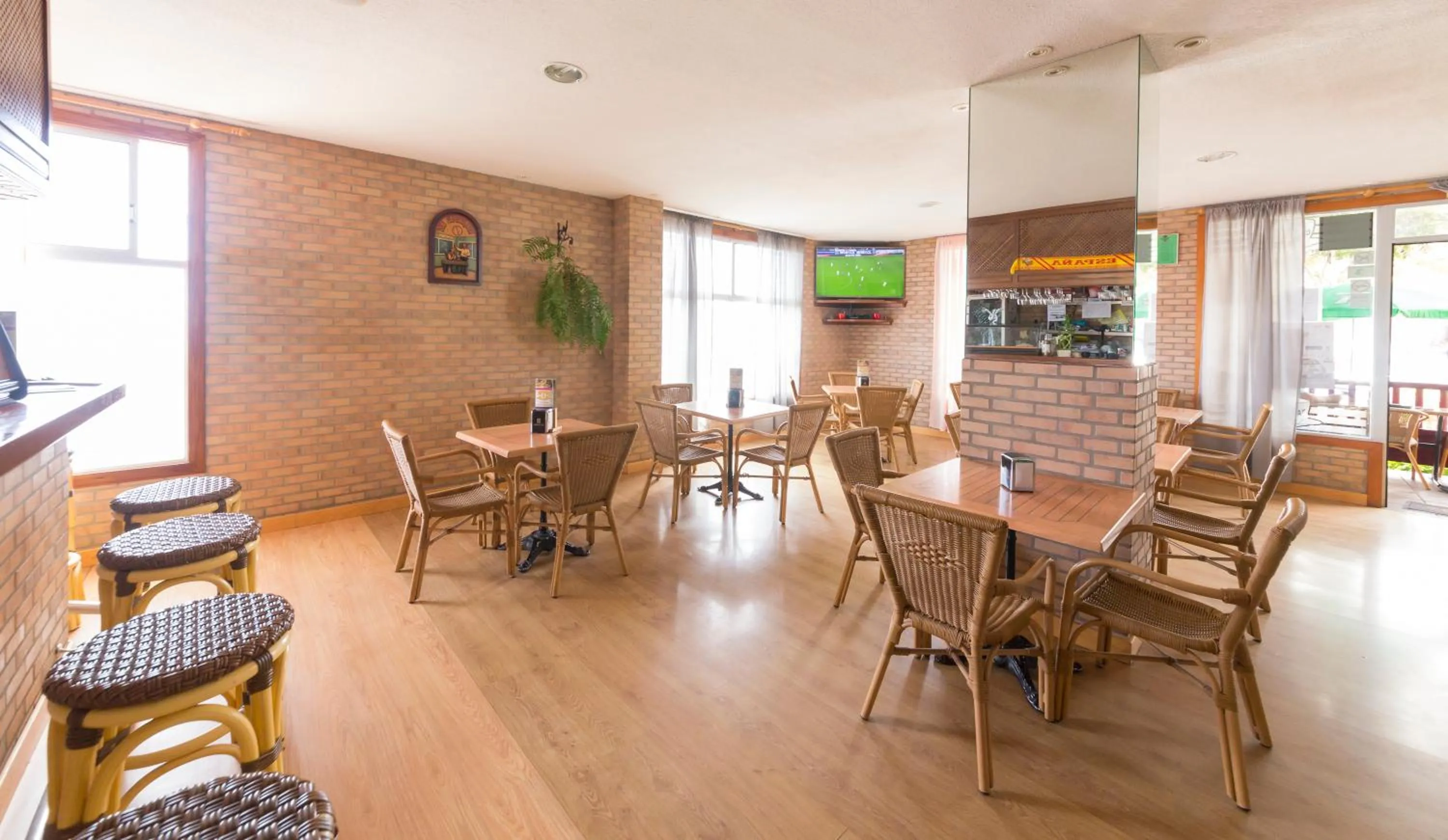 Restaurant/places to eat in Apartamentos Centro Cancajos