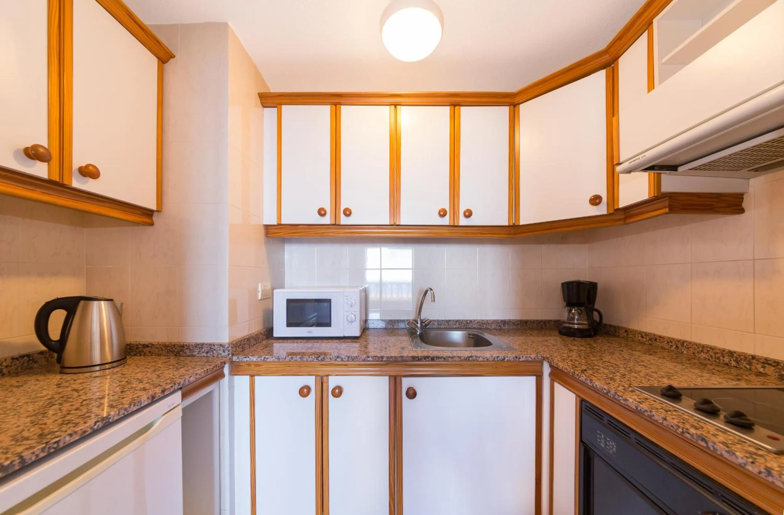 Kitchen or kitchenette in Apartamentos Centro Cancajos