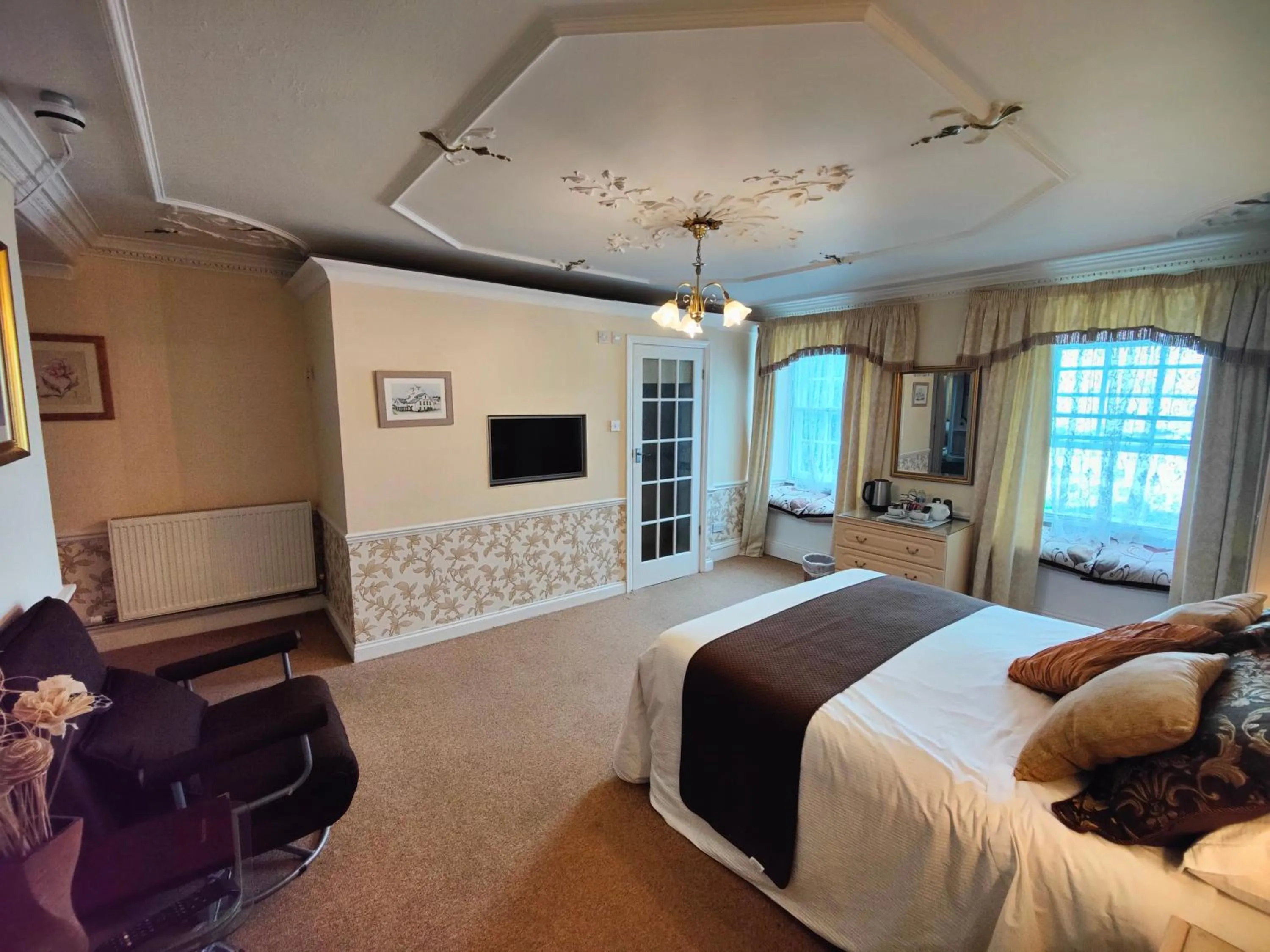 Bed in The Pack o' Cards