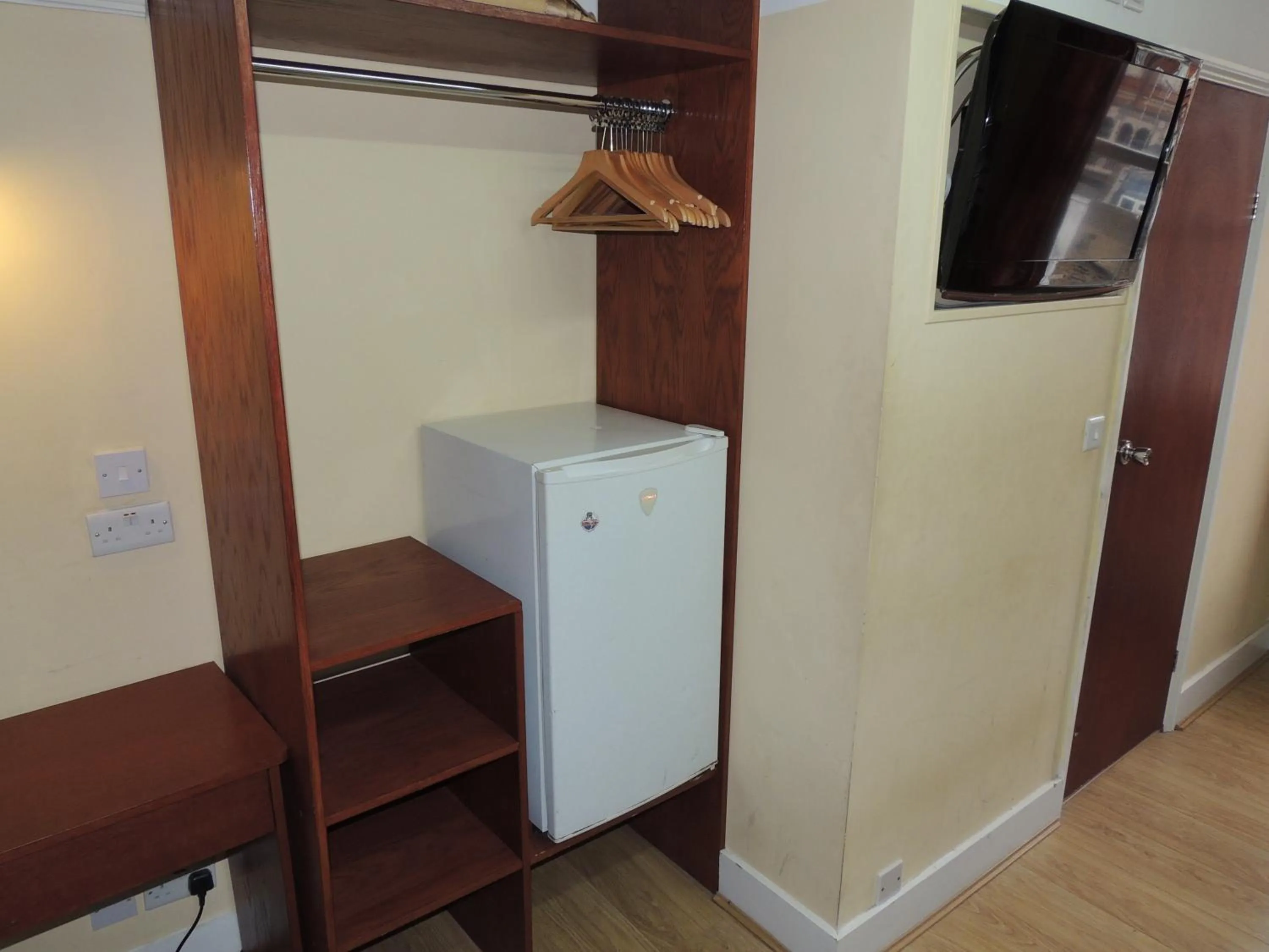 Coffee/tea facilities in Dolphin Inn - The Lodge