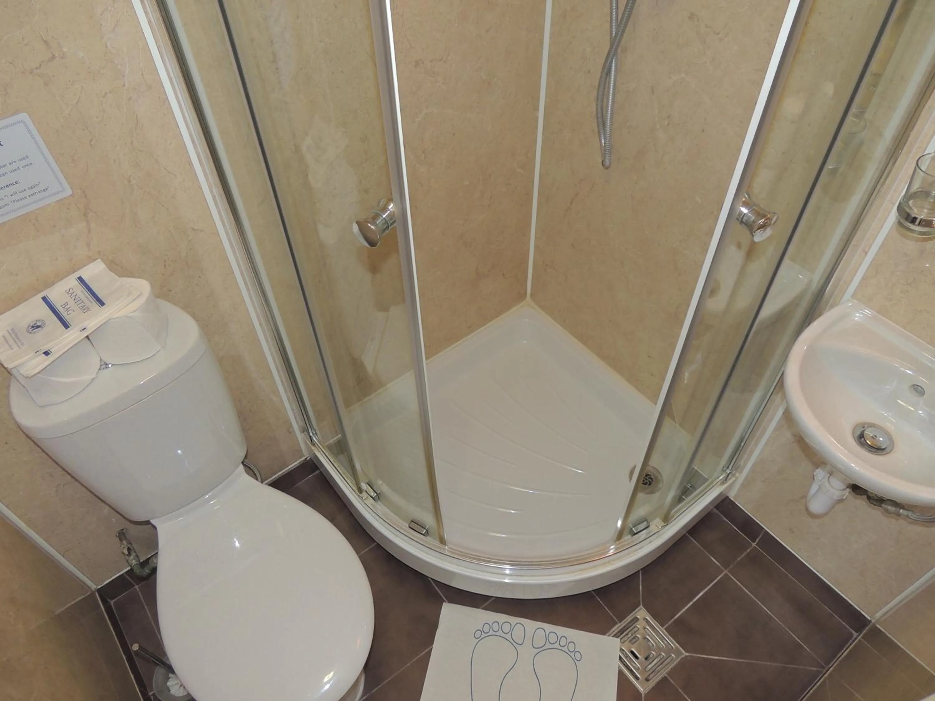 Shower in Dolphin Inn - The Lodge