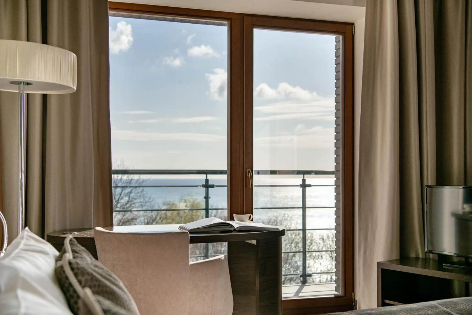 Sea view, Bed in Hotel Różany Gaj - Destigo Hotels