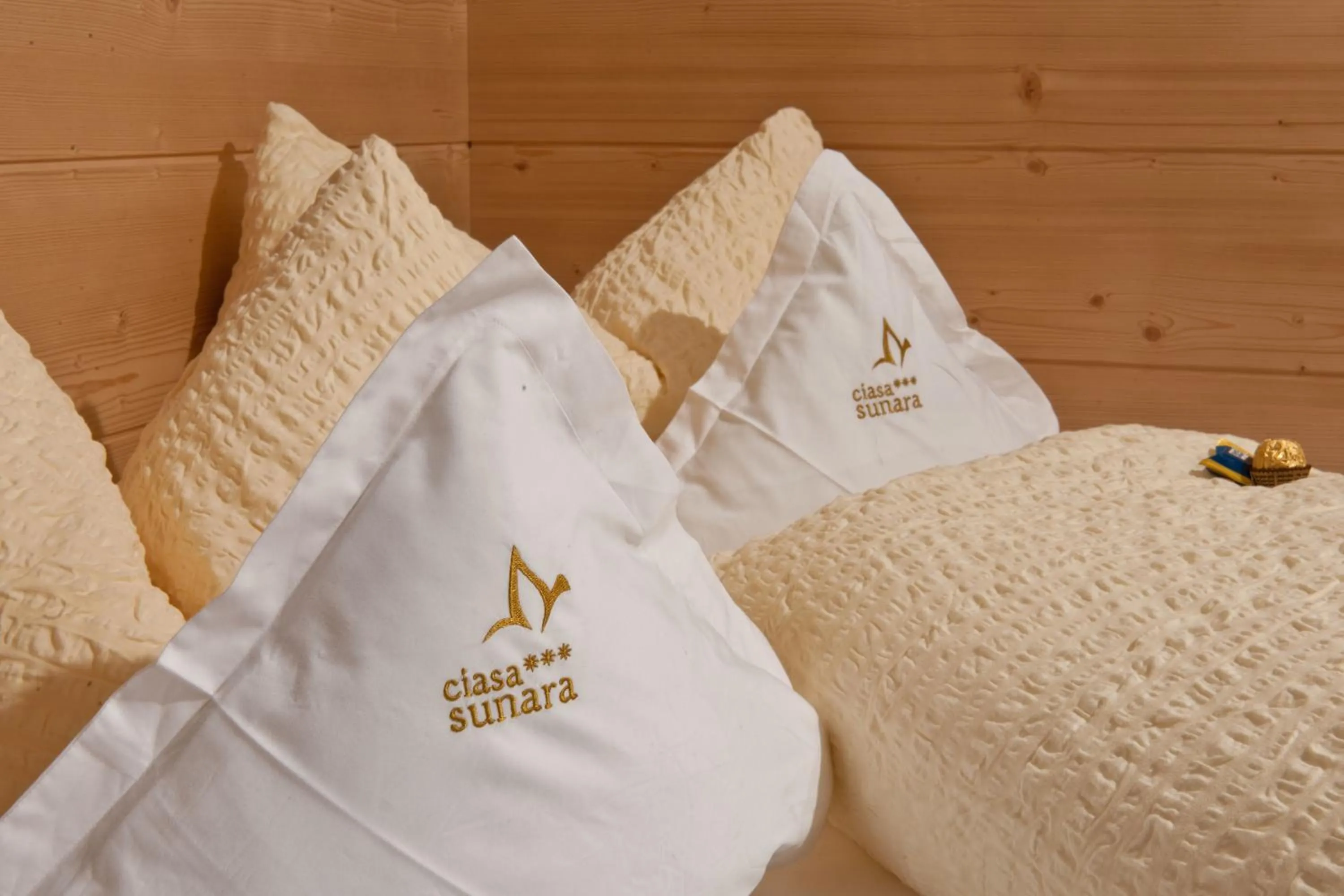 Decorative detail, Bed in Ciasa Sunara