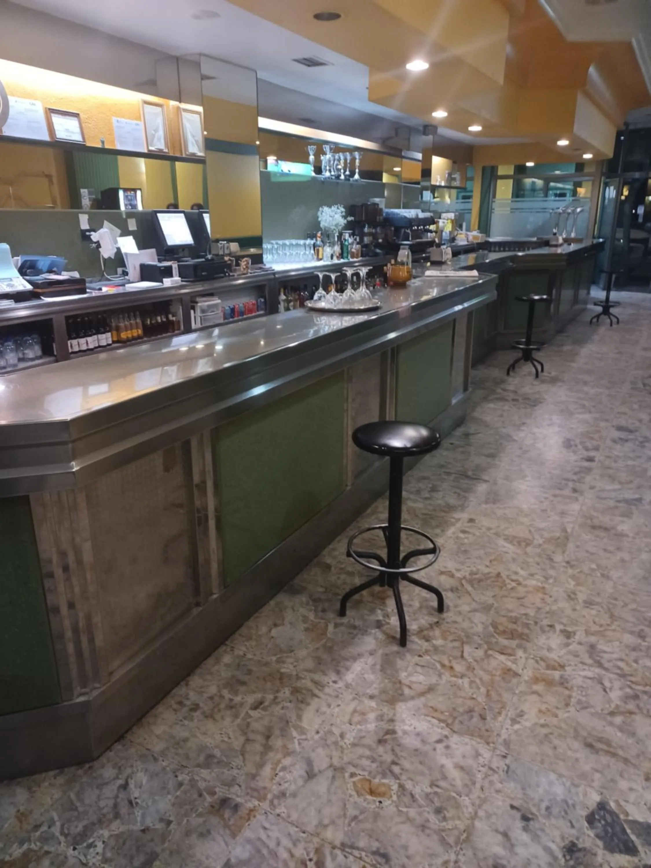 Restaurant/places to eat in Hotel 2 de mayo 2