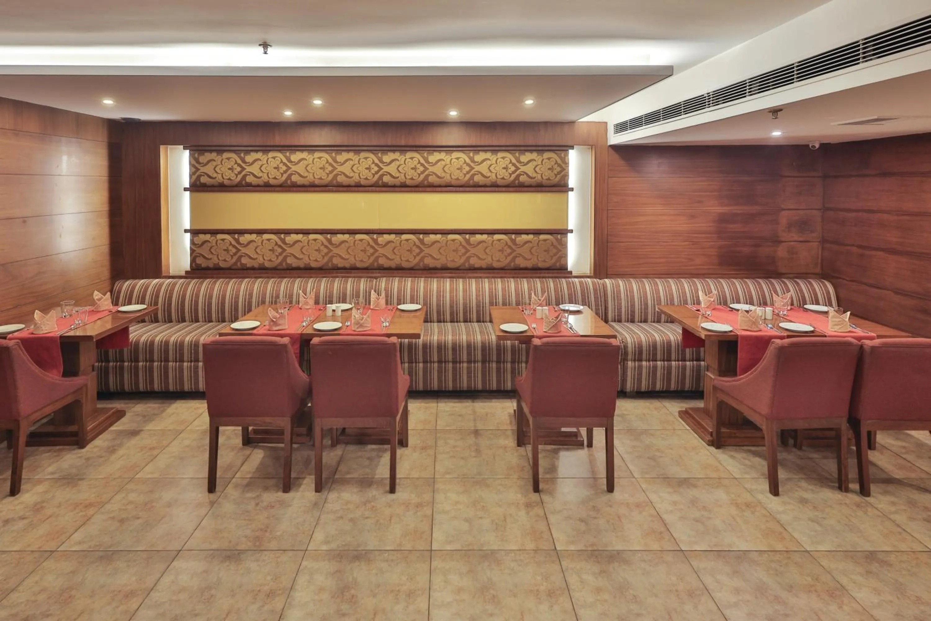 Restaurant/places to eat in Hotel Cama