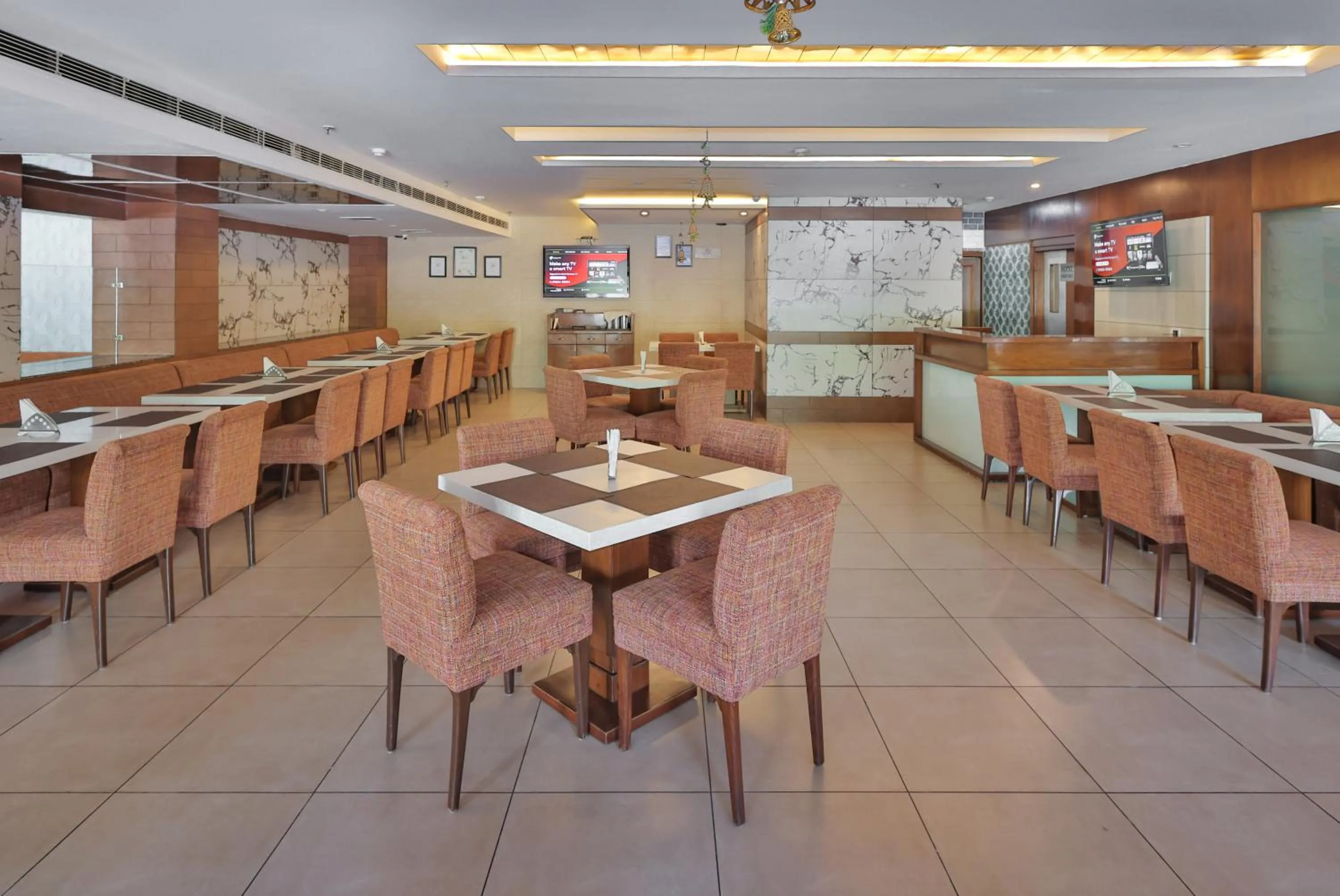 Restaurant/places to eat in Hotel Cama