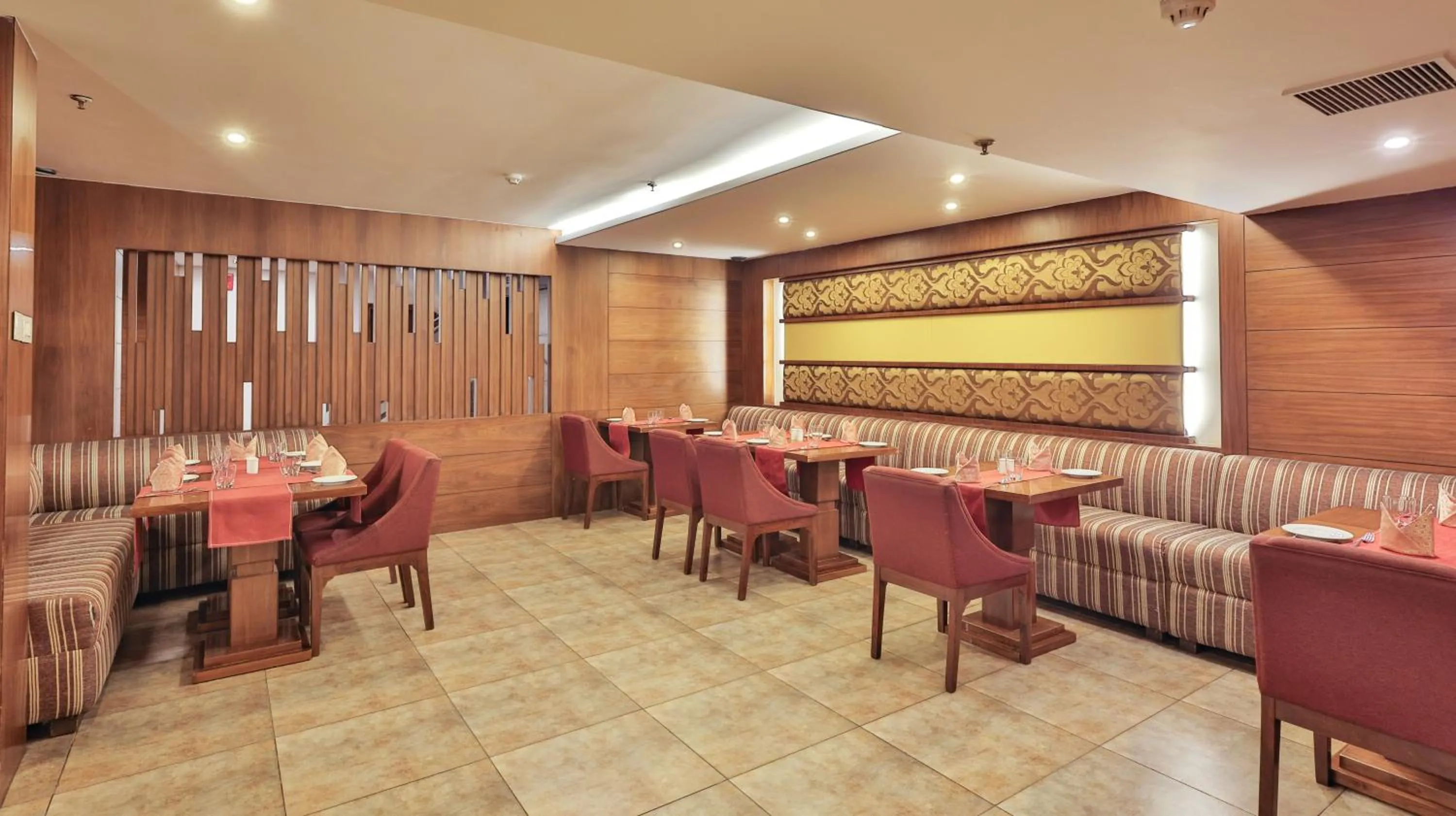 Restaurant/places to eat in Hotel Cama