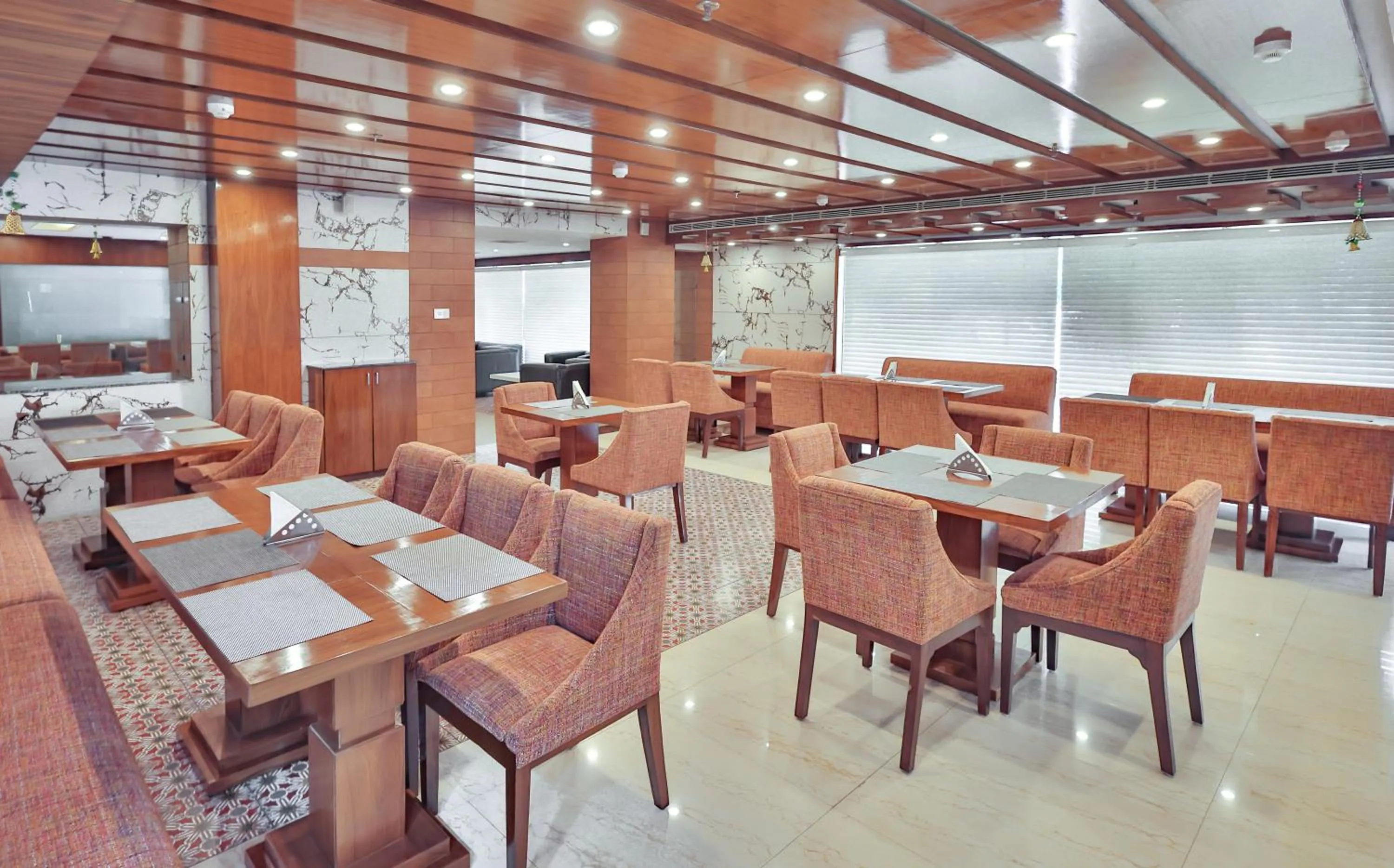 Restaurant/places to eat in Hotel Cama