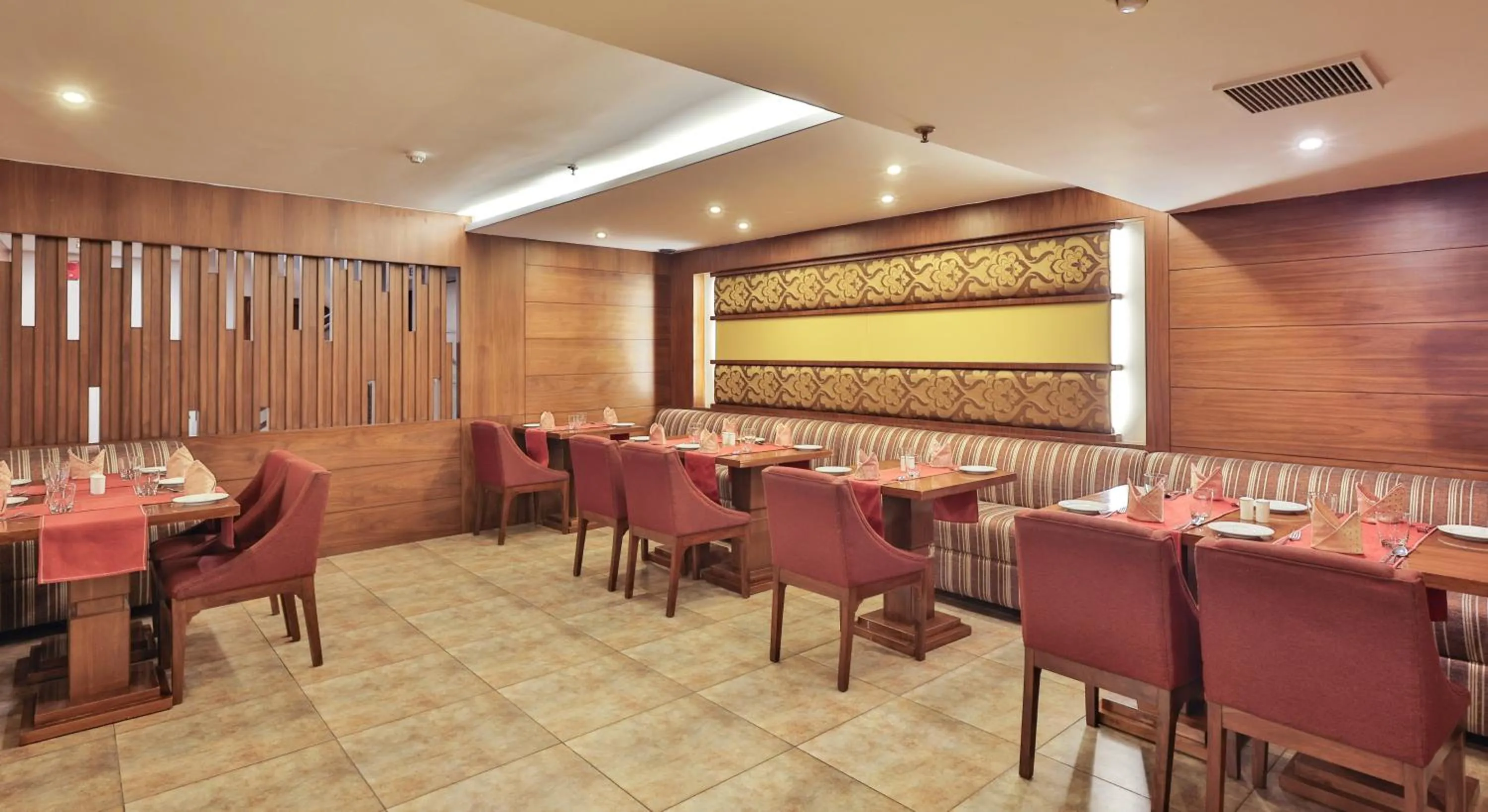 Restaurant/places to eat in Hotel Cama