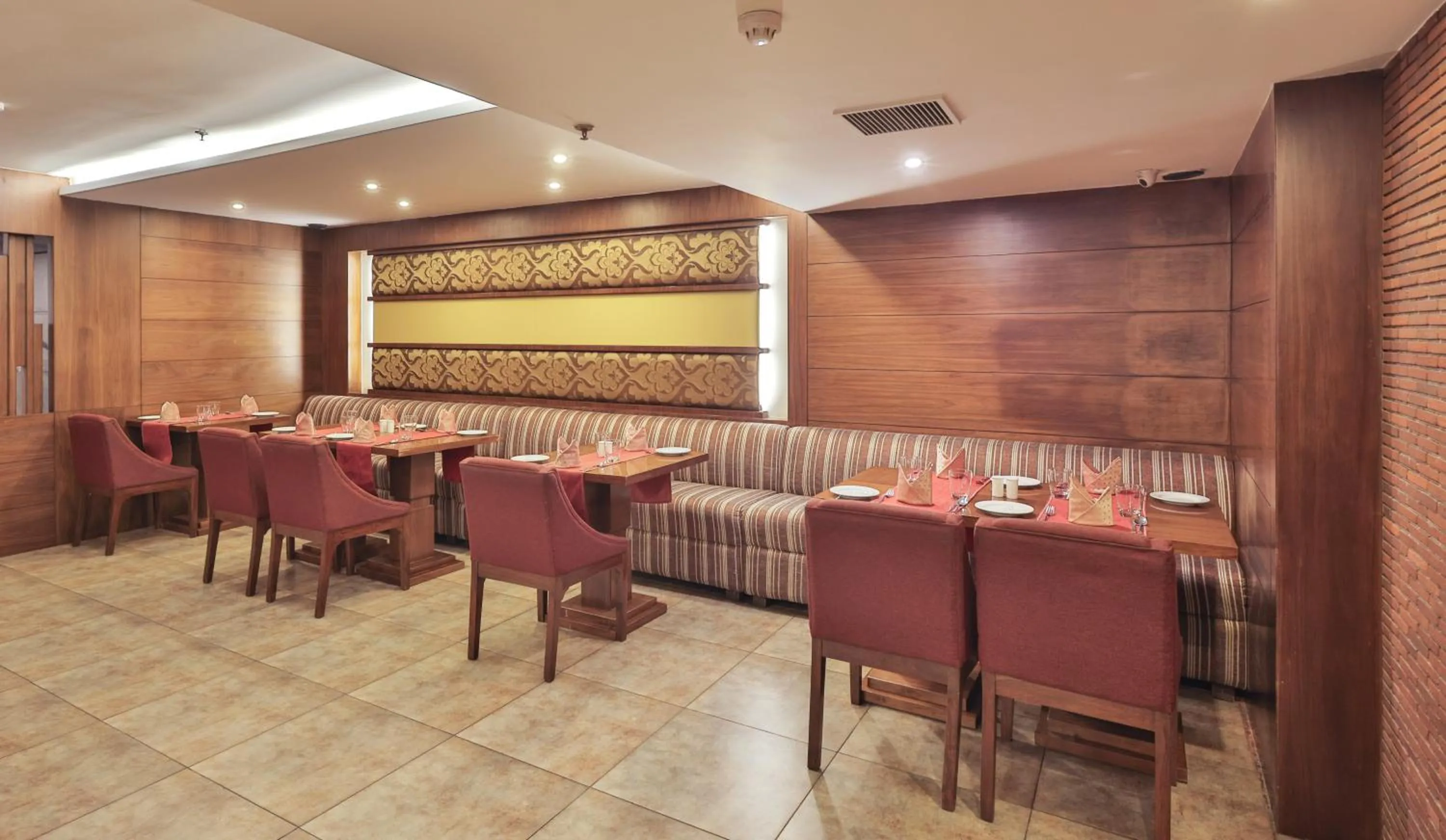 Restaurant/places to eat in Hotel Cama