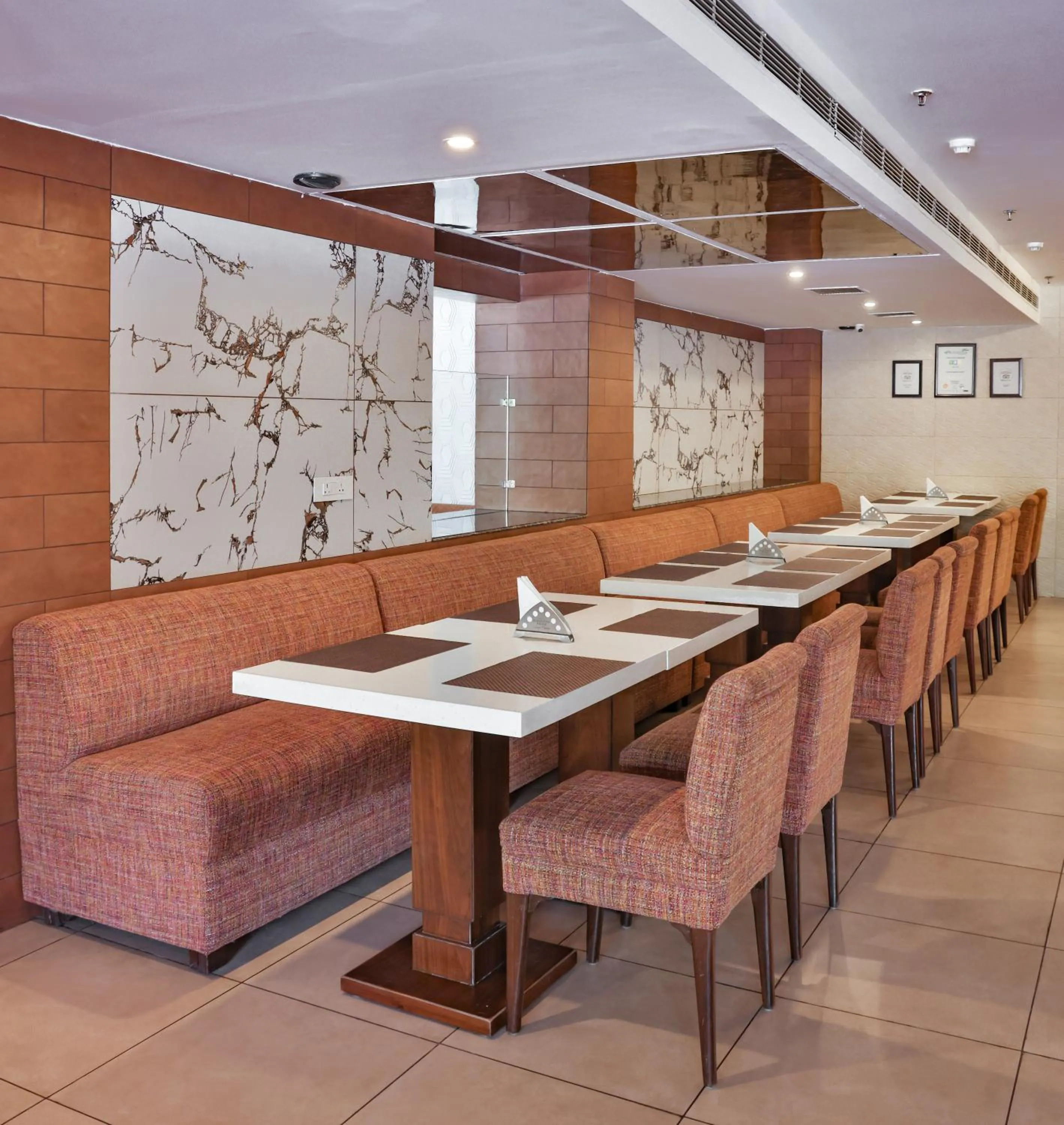 Restaurant/places to eat in Hotel Cama