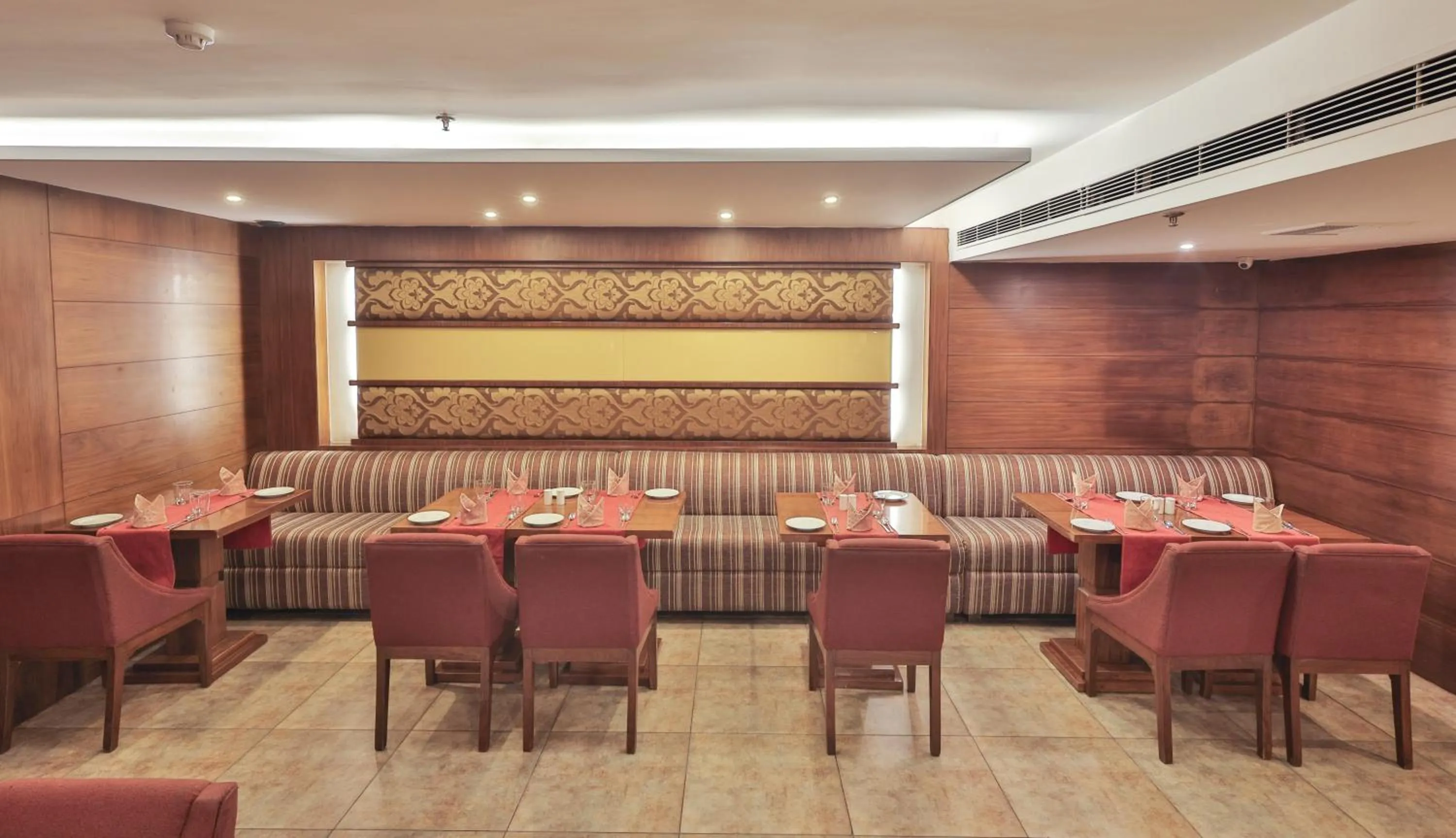 Restaurant/places to eat in Hotel Cama