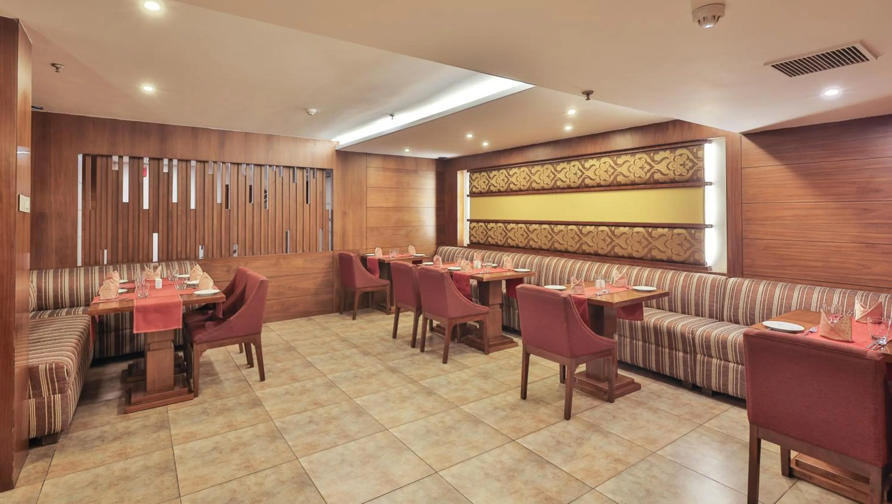 Restaurant/places to eat in Hotel Cama