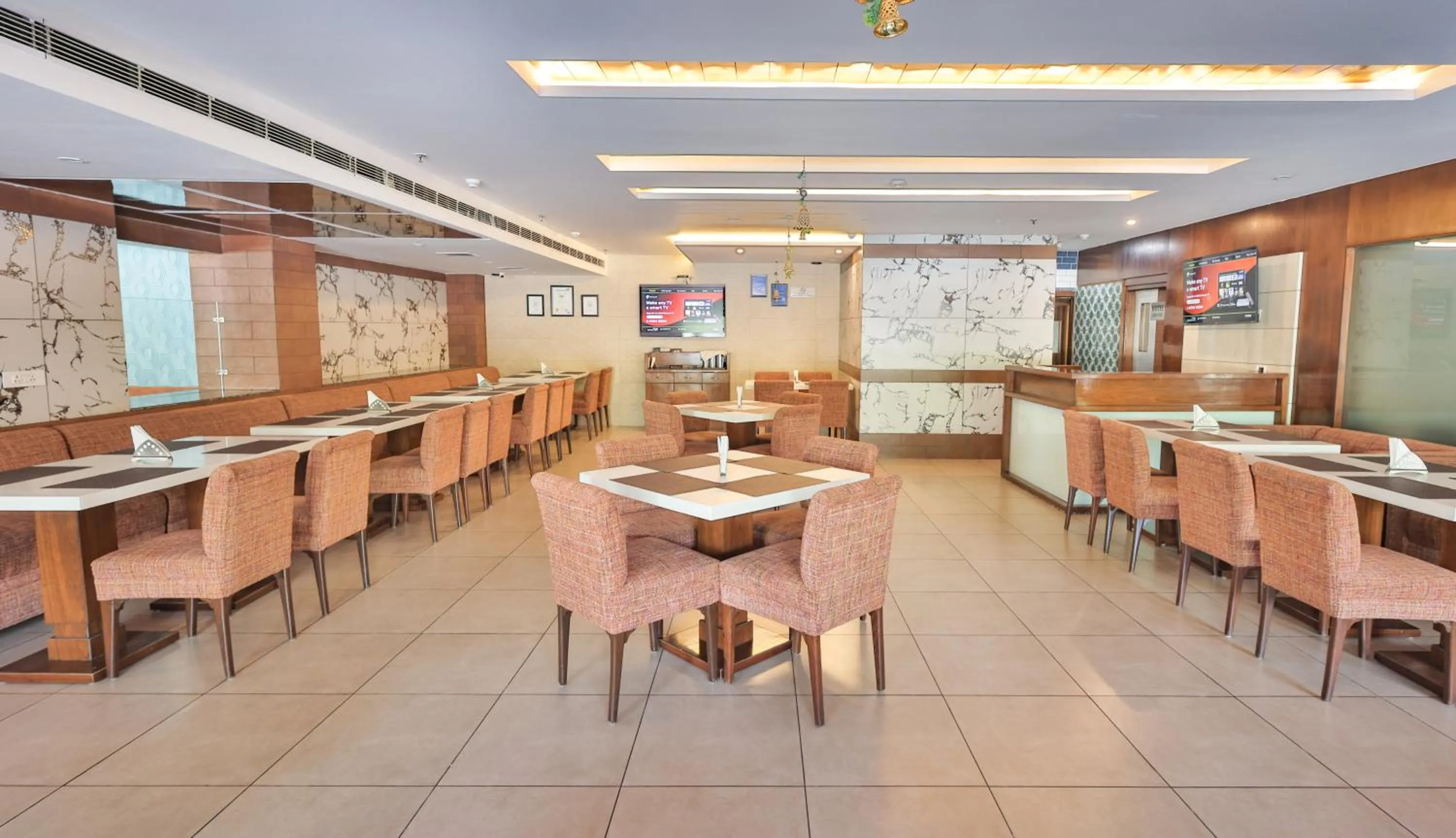 Restaurant/places to eat in Hotel Cama