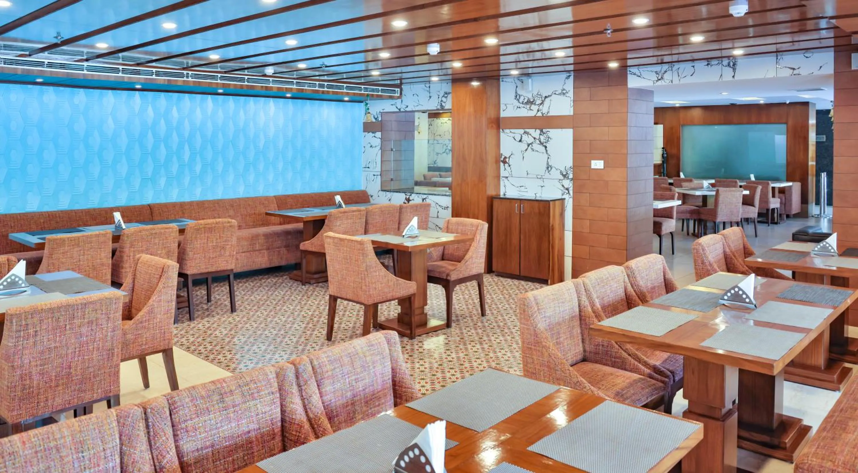 Restaurant/places to eat in Hotel Cama