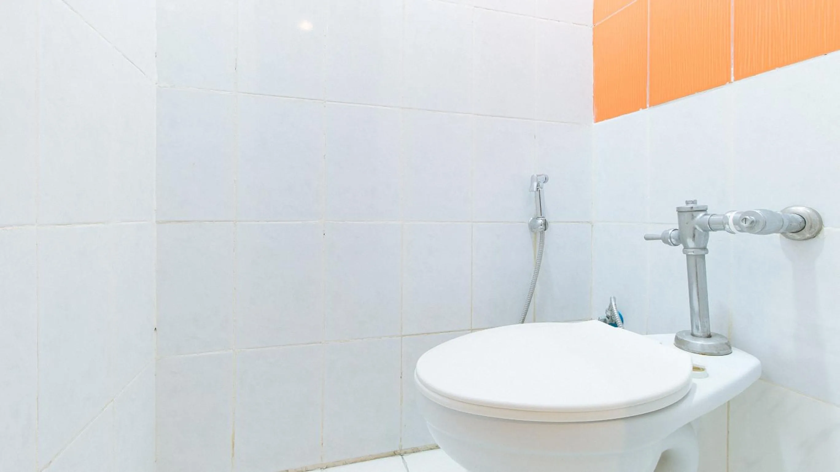 Bathroom in RedDoorz Plus @ E Rodriguez Corner Banawe