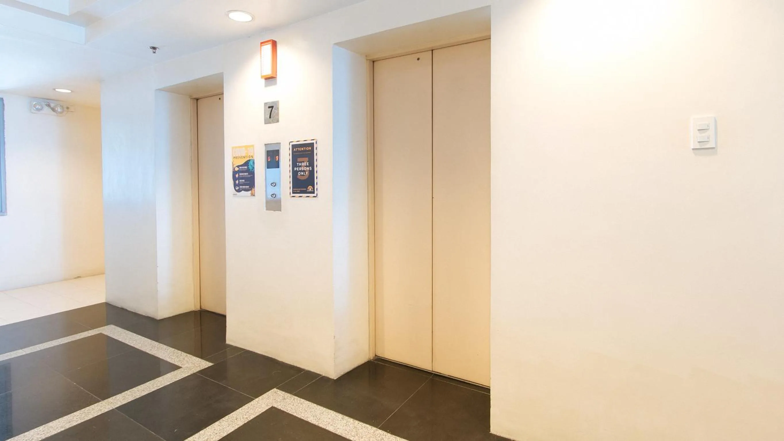 elevator in RedDoorz Plus @ E Rodriguez Corner Banawe