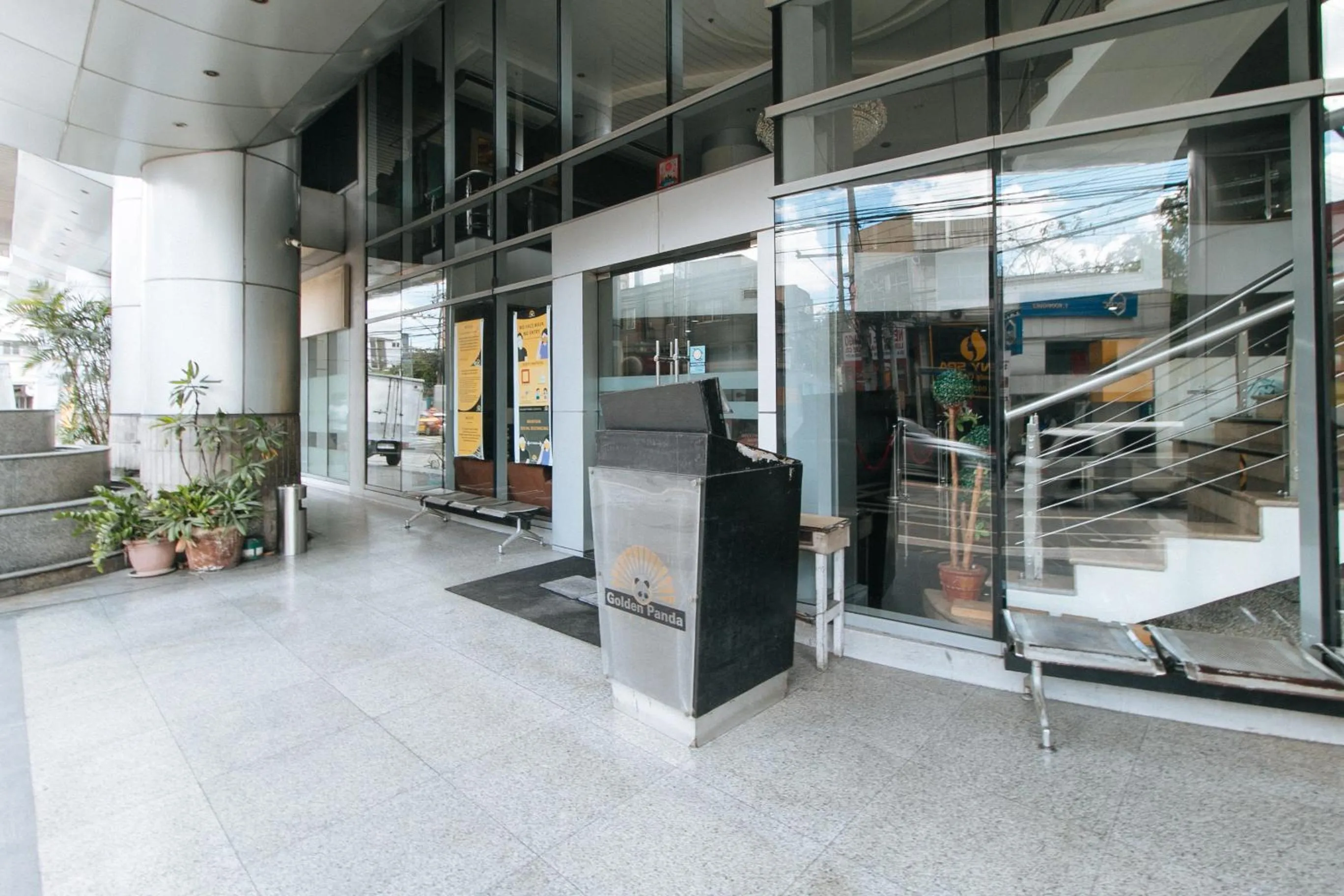 Facade/entrance in RedDoorz Plus @ E Rodriguez Corner Banawe