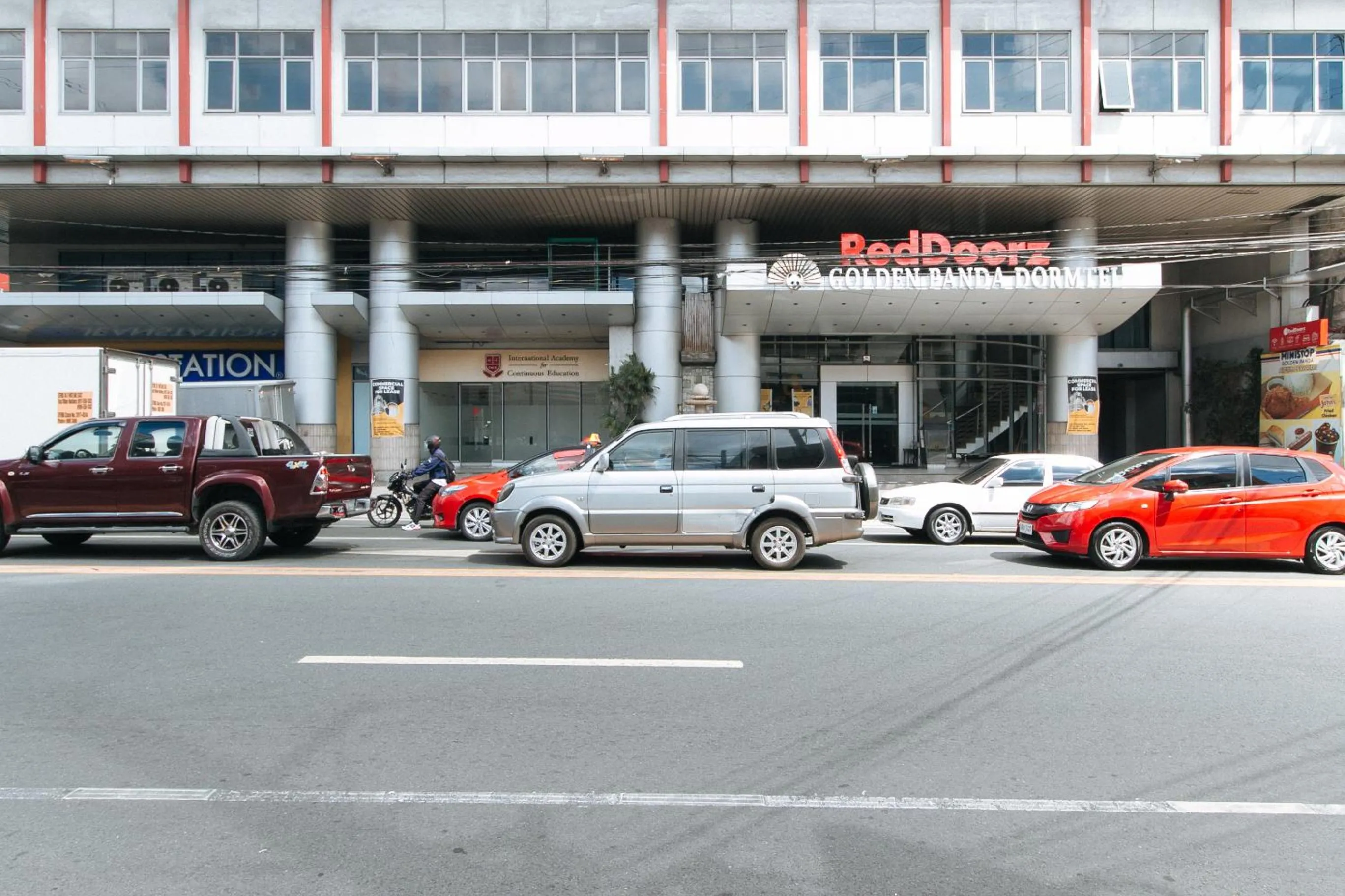 Facade/entrance in RedDoorz Plus @ E Rodriguez Corner Banawe