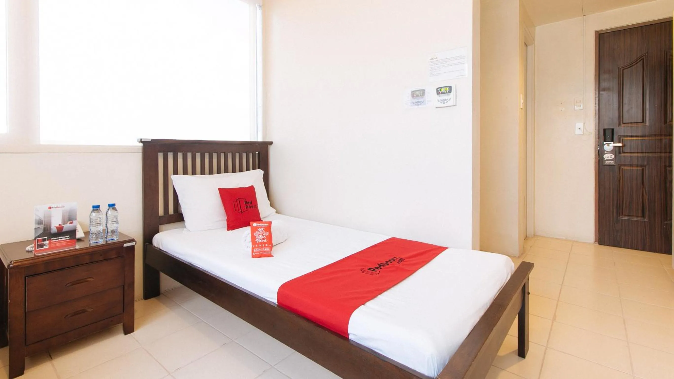 Bed in RedDoorz Plus @ E Rodriguez Corner Banawe