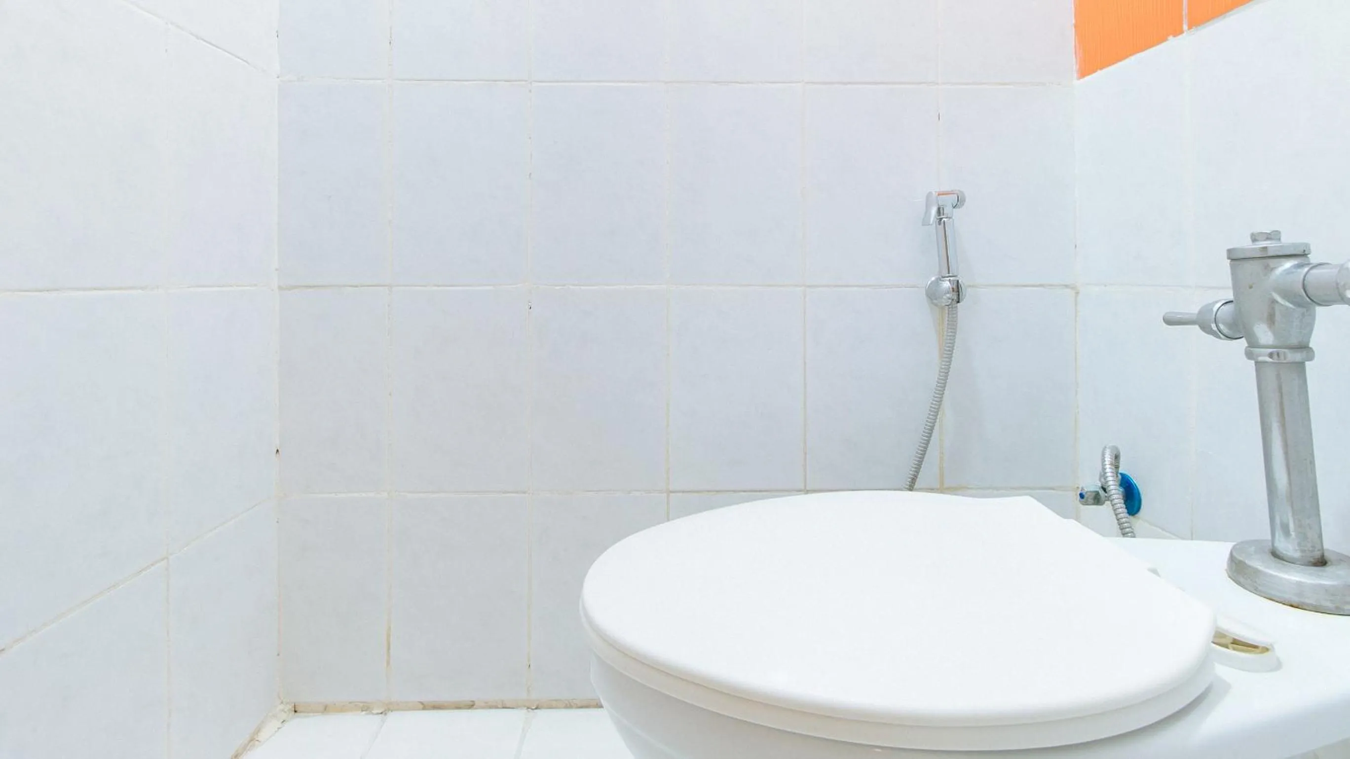 Bathroom in RedDoorz Plus @ E Rodriguez Corner Banawe