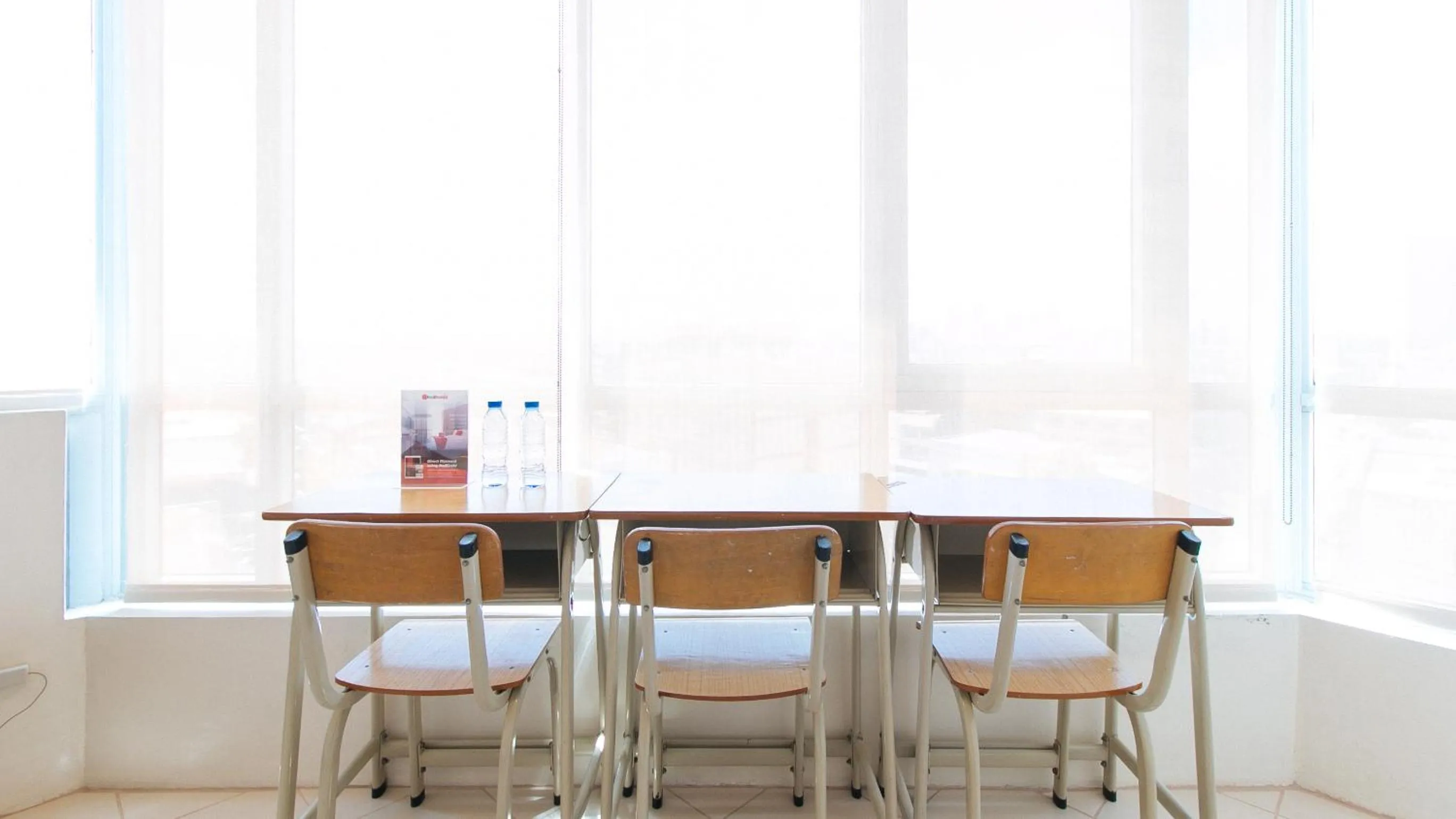 Seating area in RedDoorz Plus @ E Rodriguez Corner Banawe