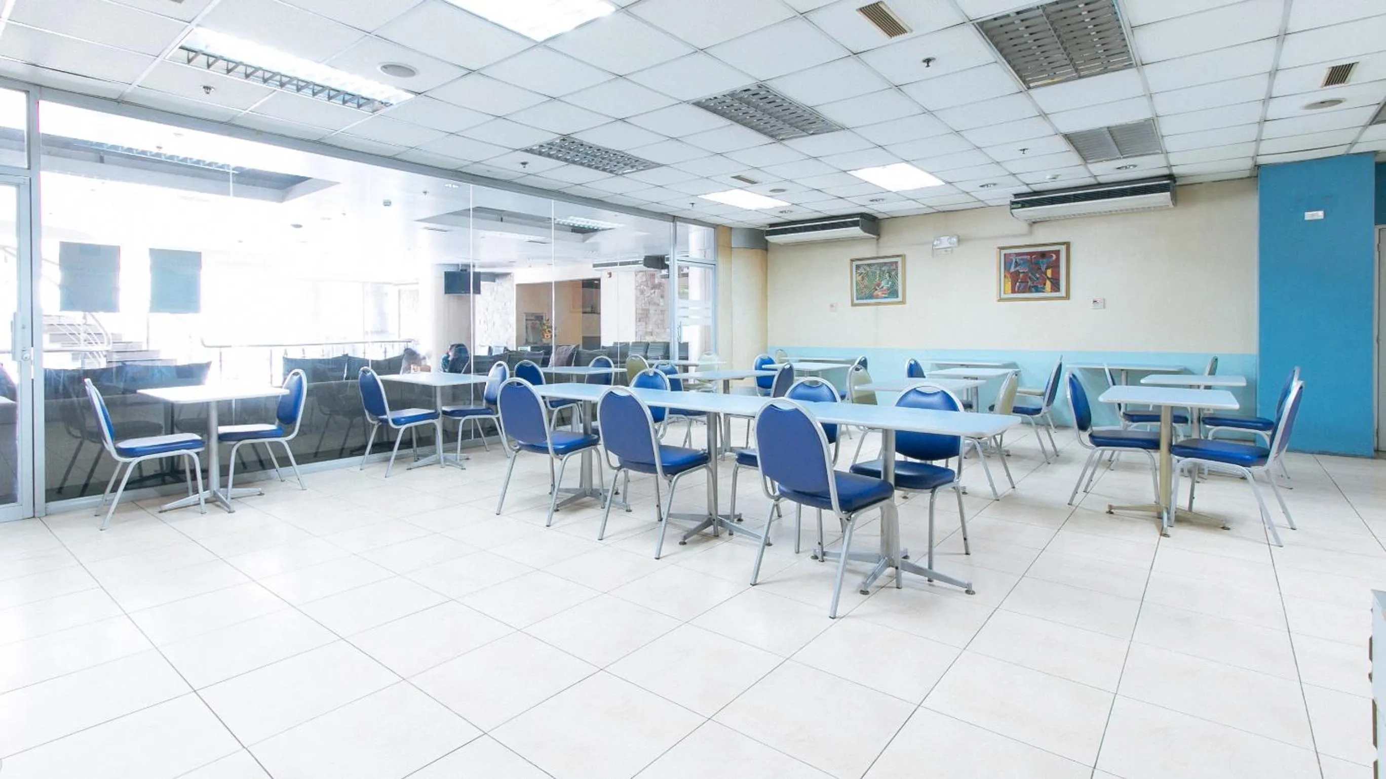 Restaurant/places to eat in RedDoorz Plus @ E Rodriguez Corner Banawe