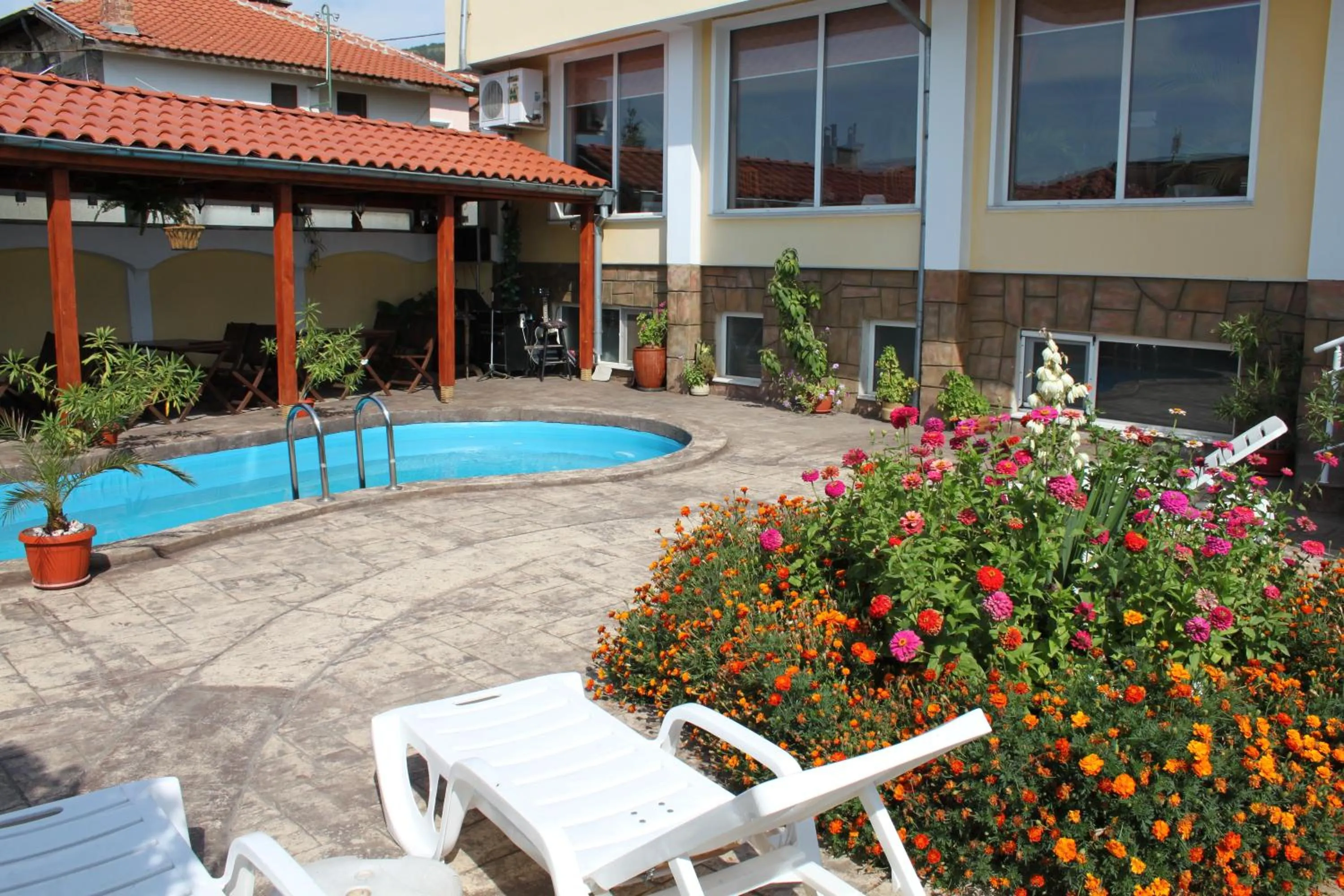 Swimming pool in Shipka IT Hotel