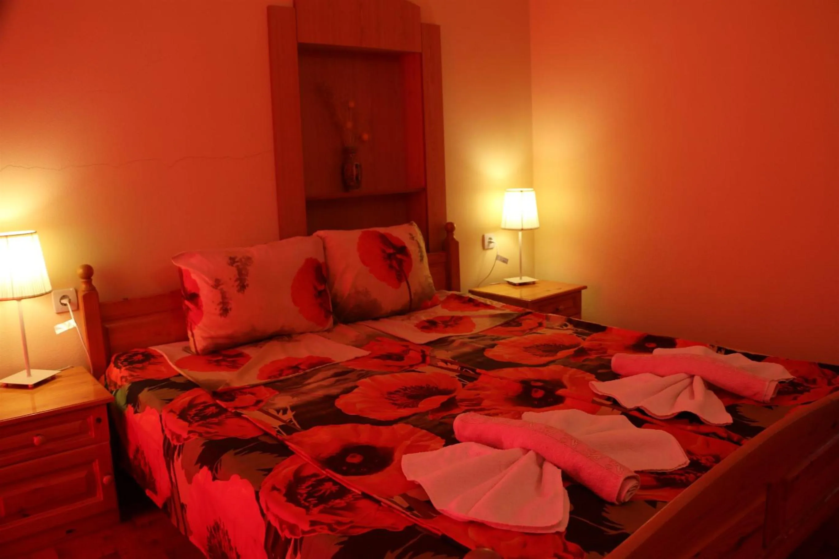 Property building, Bed in Shipka IT Hotel