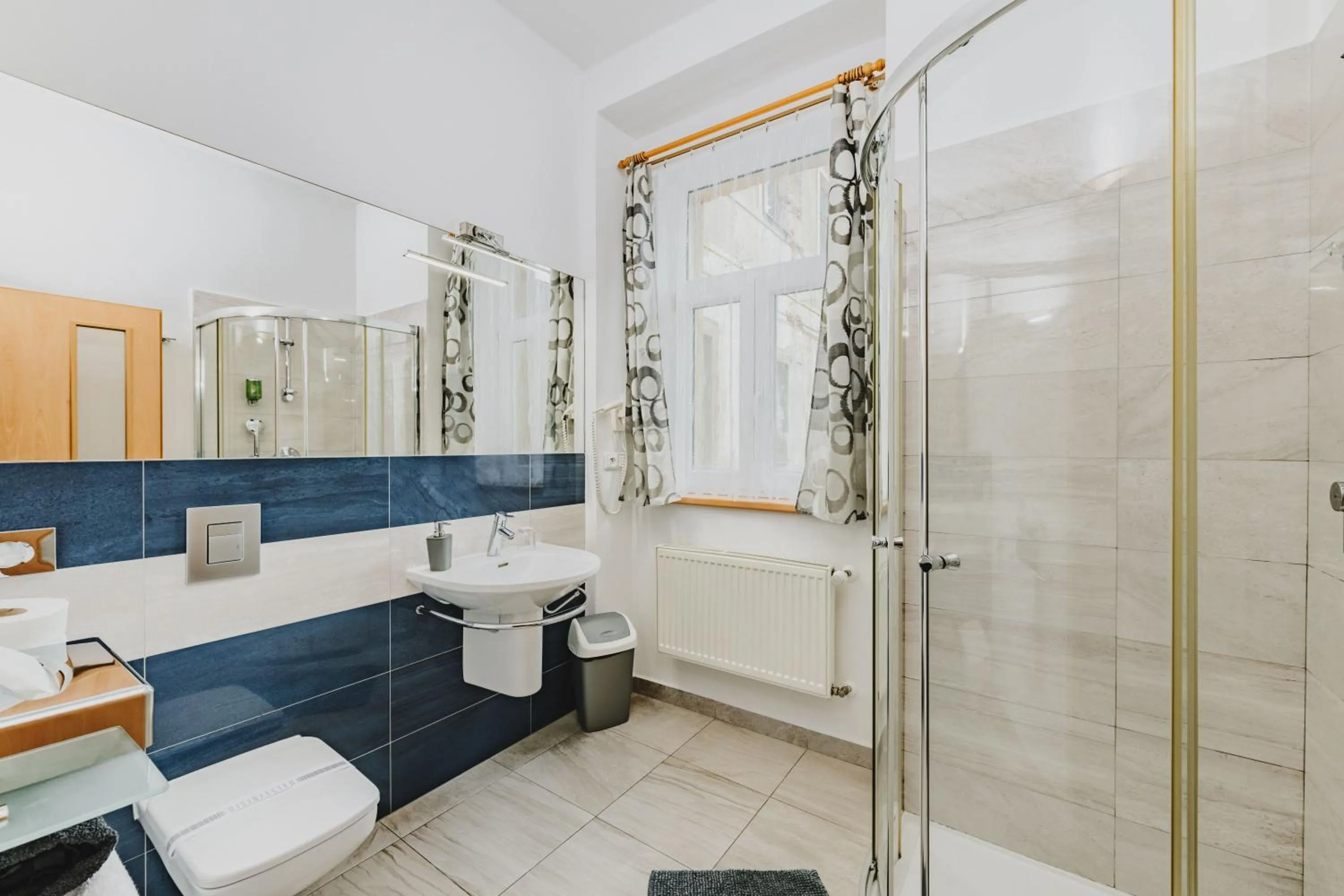 Shower in Grand Tábor