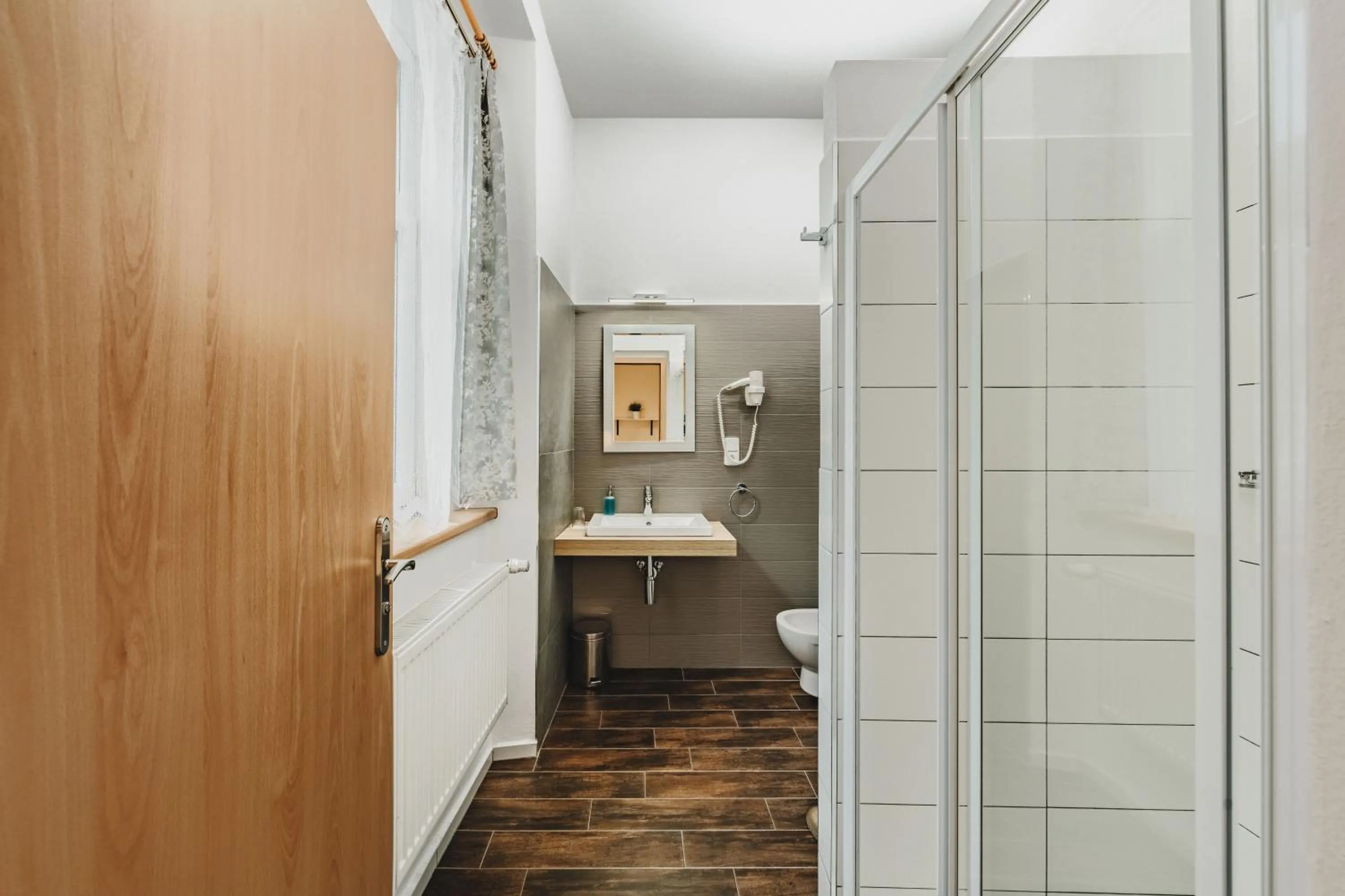 Shower in Grand Tábor