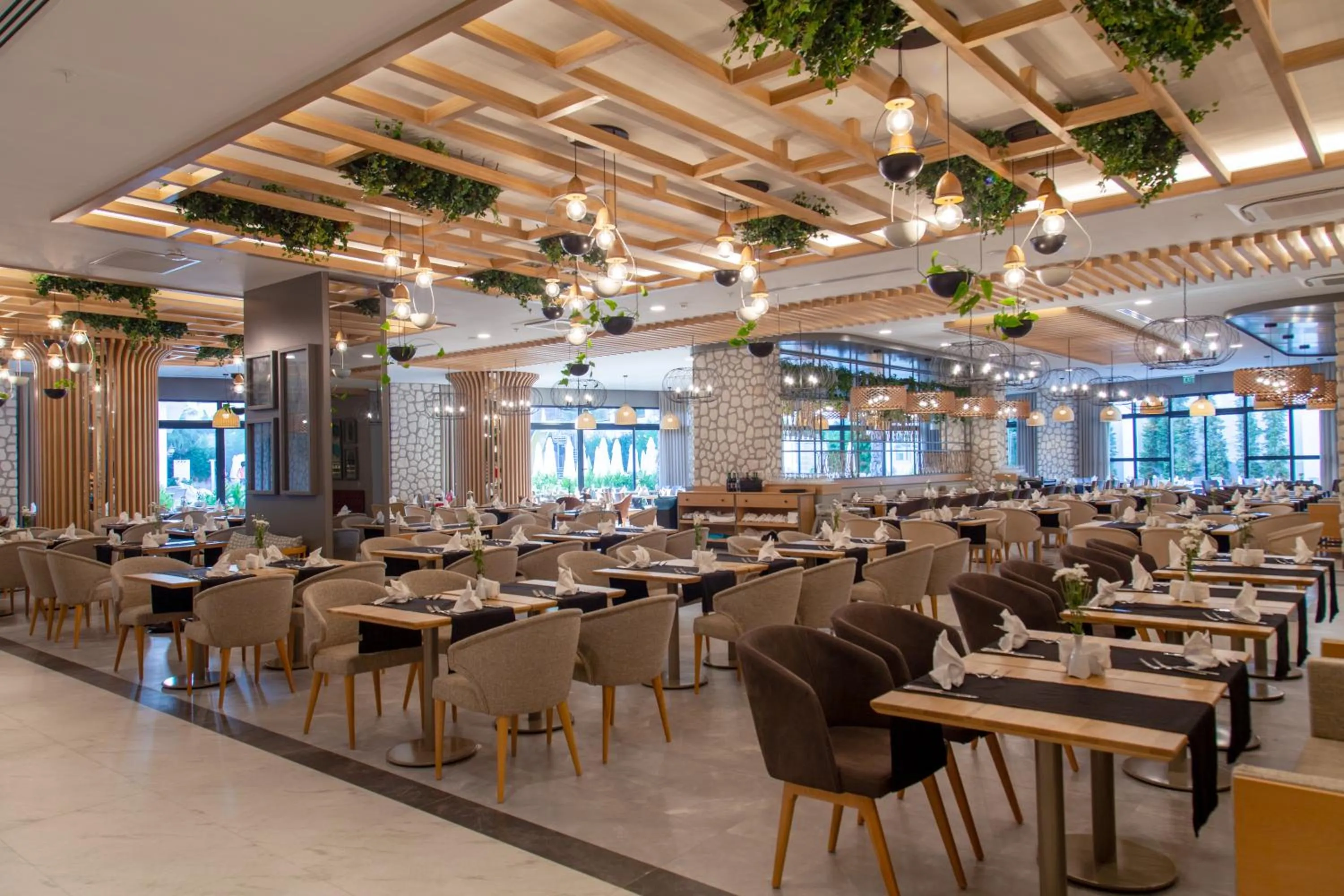 Restaurant/places to eat in Side Royal Style Hotel