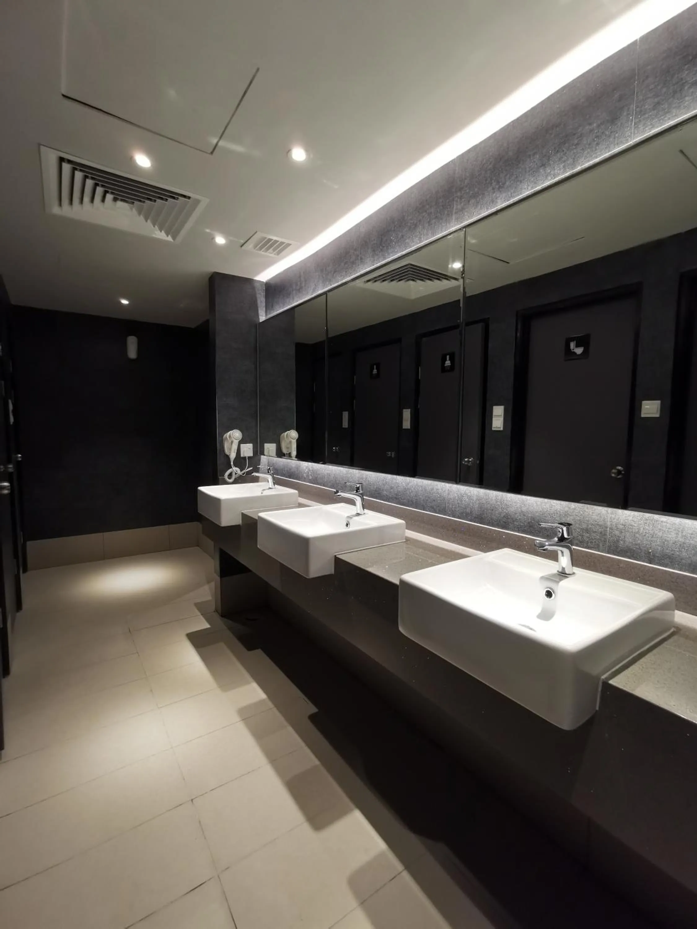 Toilet in TOOJOU Kota Kinabalu