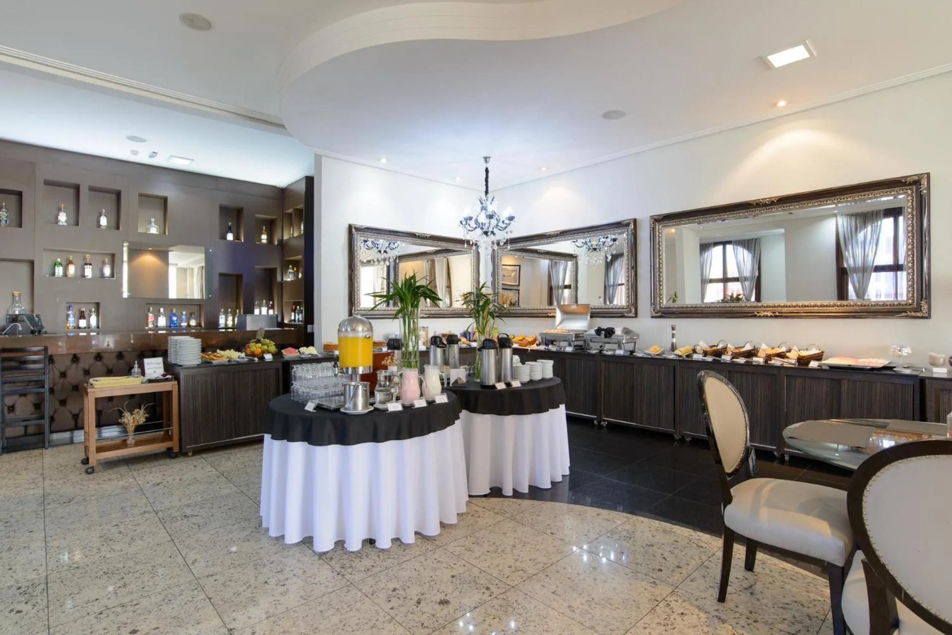 Restaurant/places to eat in Faro Hotel Taubaté