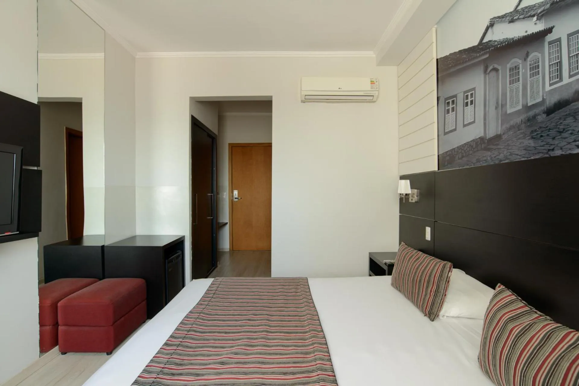 TV and multimedia, Bed in Faro Hotel Taubaté