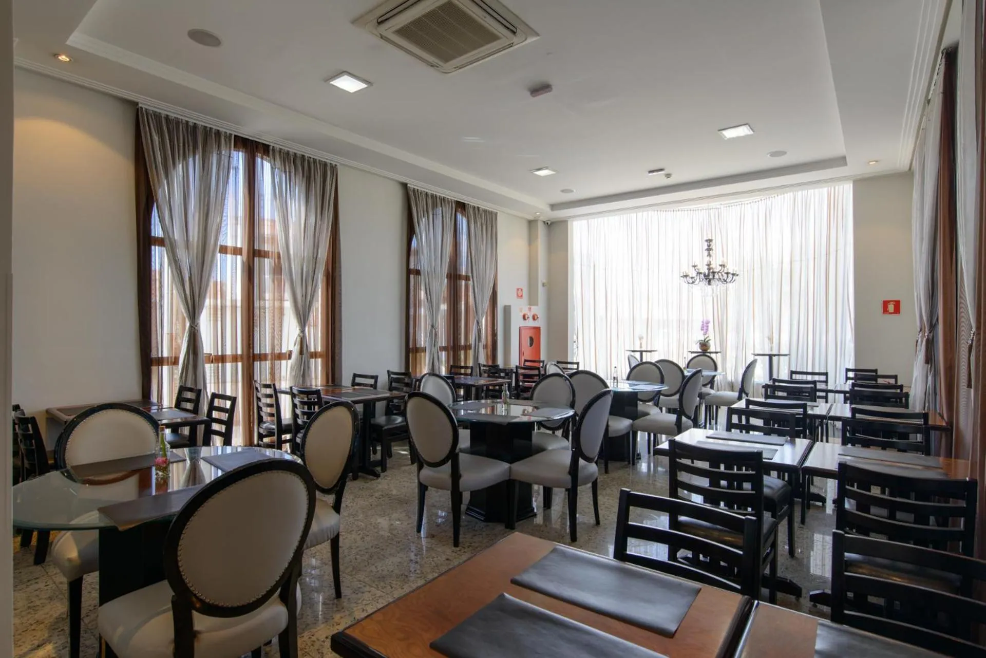 Restaurant/places to eat in Faro Hotel Taubaté