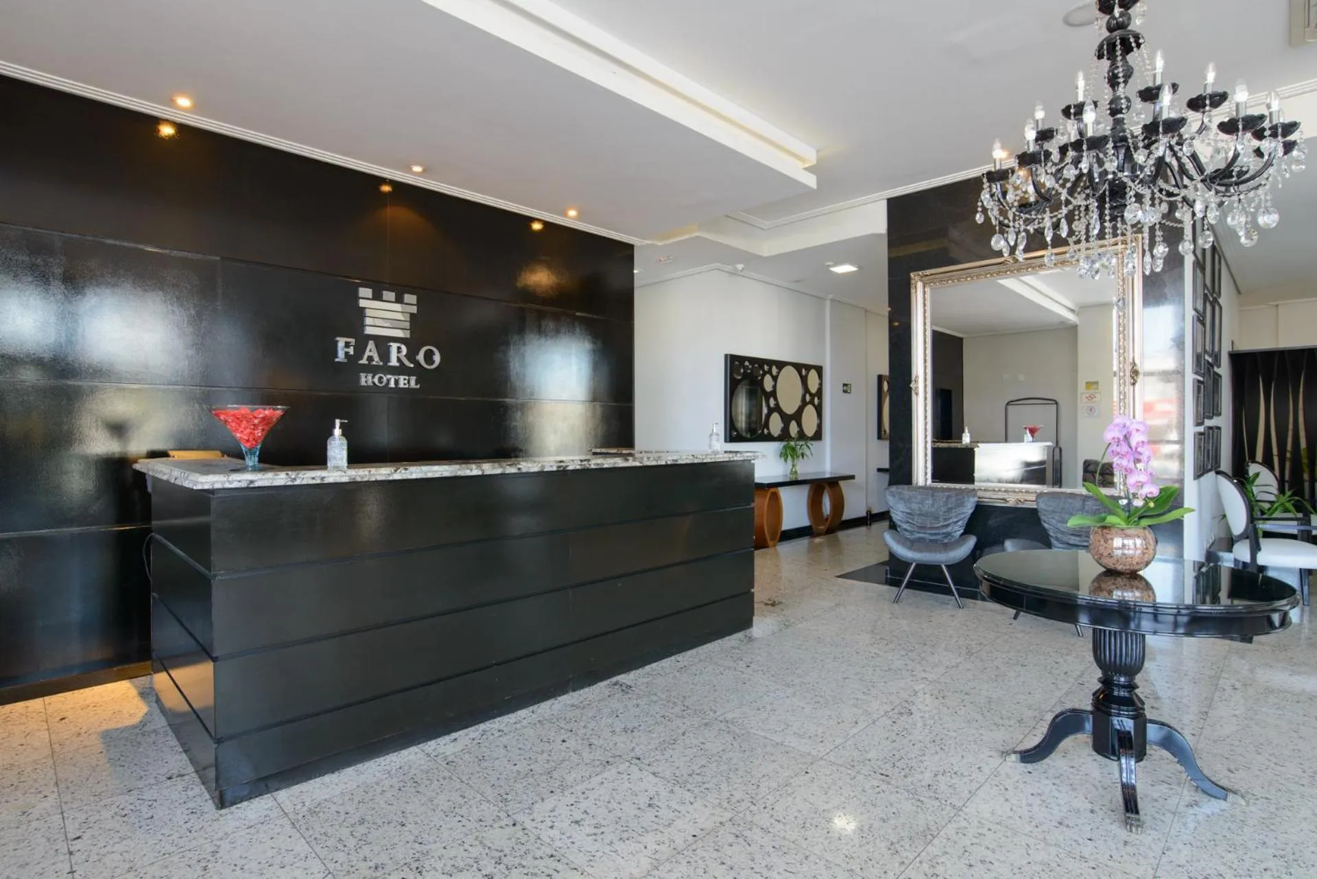 Lobby or reception in Faro Hotel Taubaté