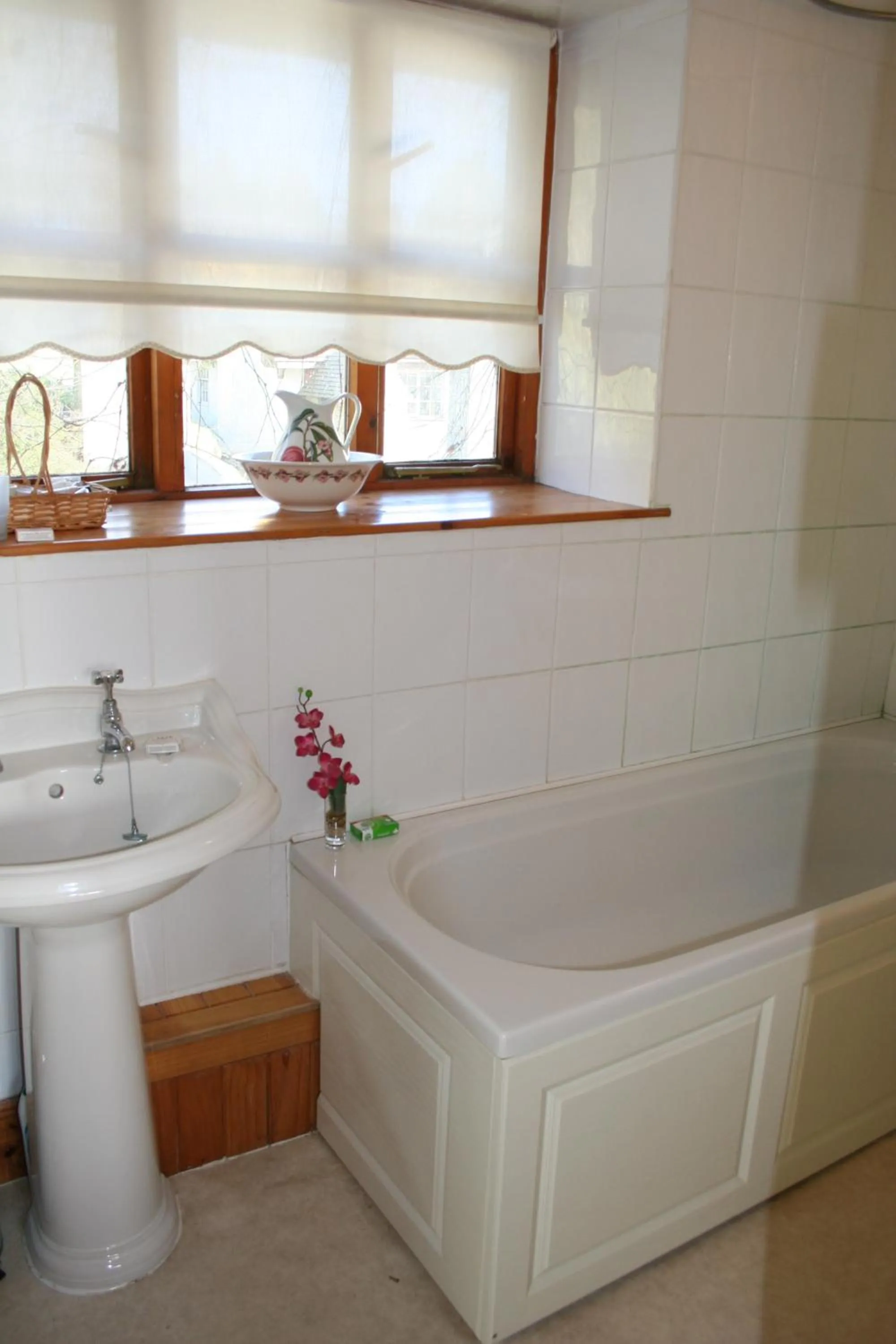 Bathroom in Barn Cottage - Farm Park Stay with Hot Tub
