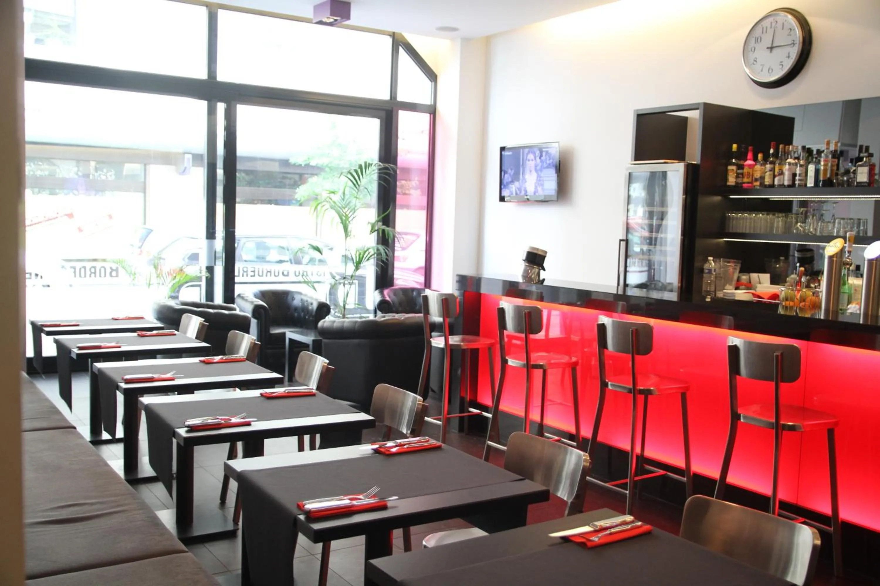 Restaurant/places to eat in Hotel Grey