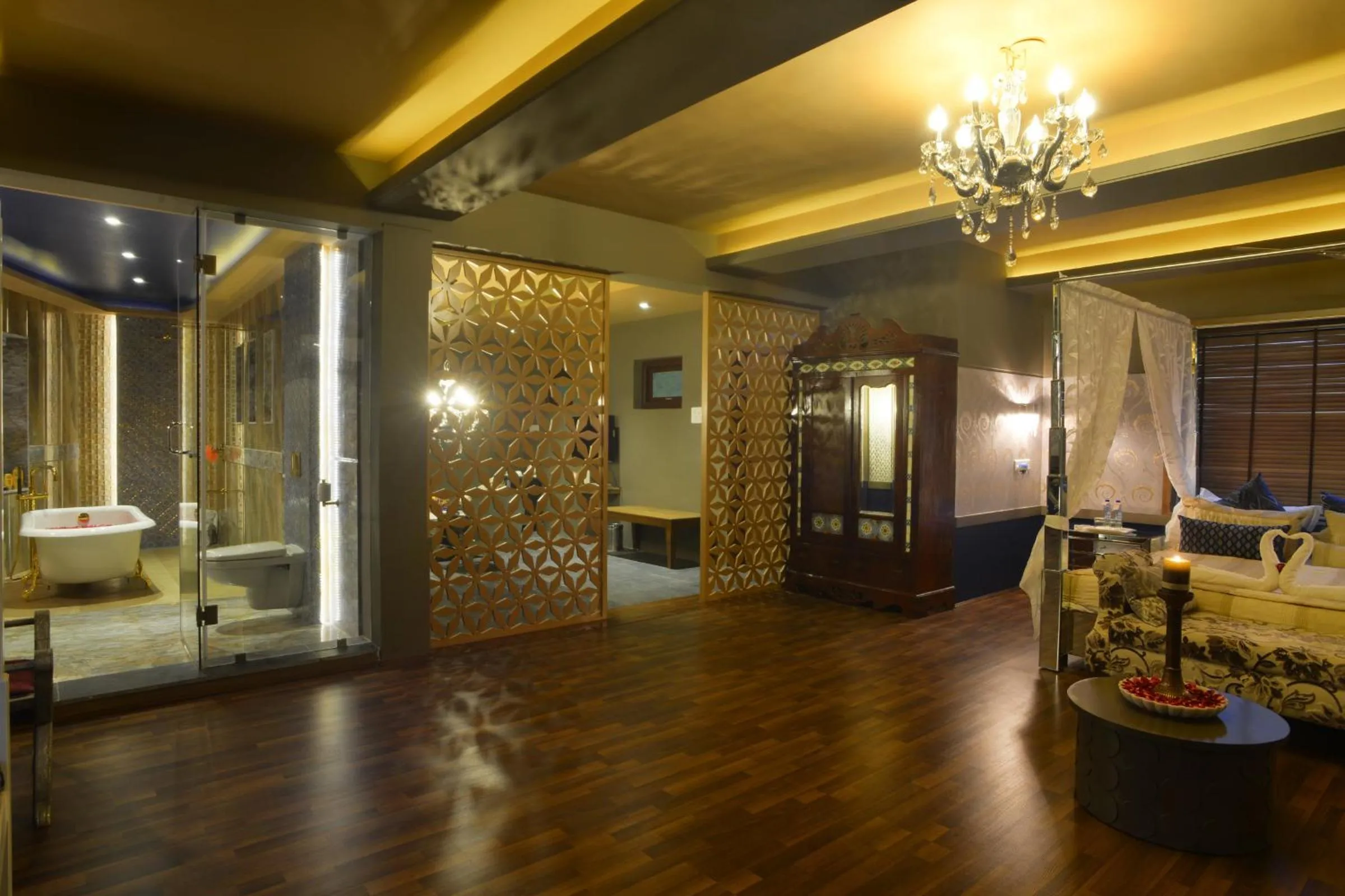 Shower in Heritage Khirasara Palace