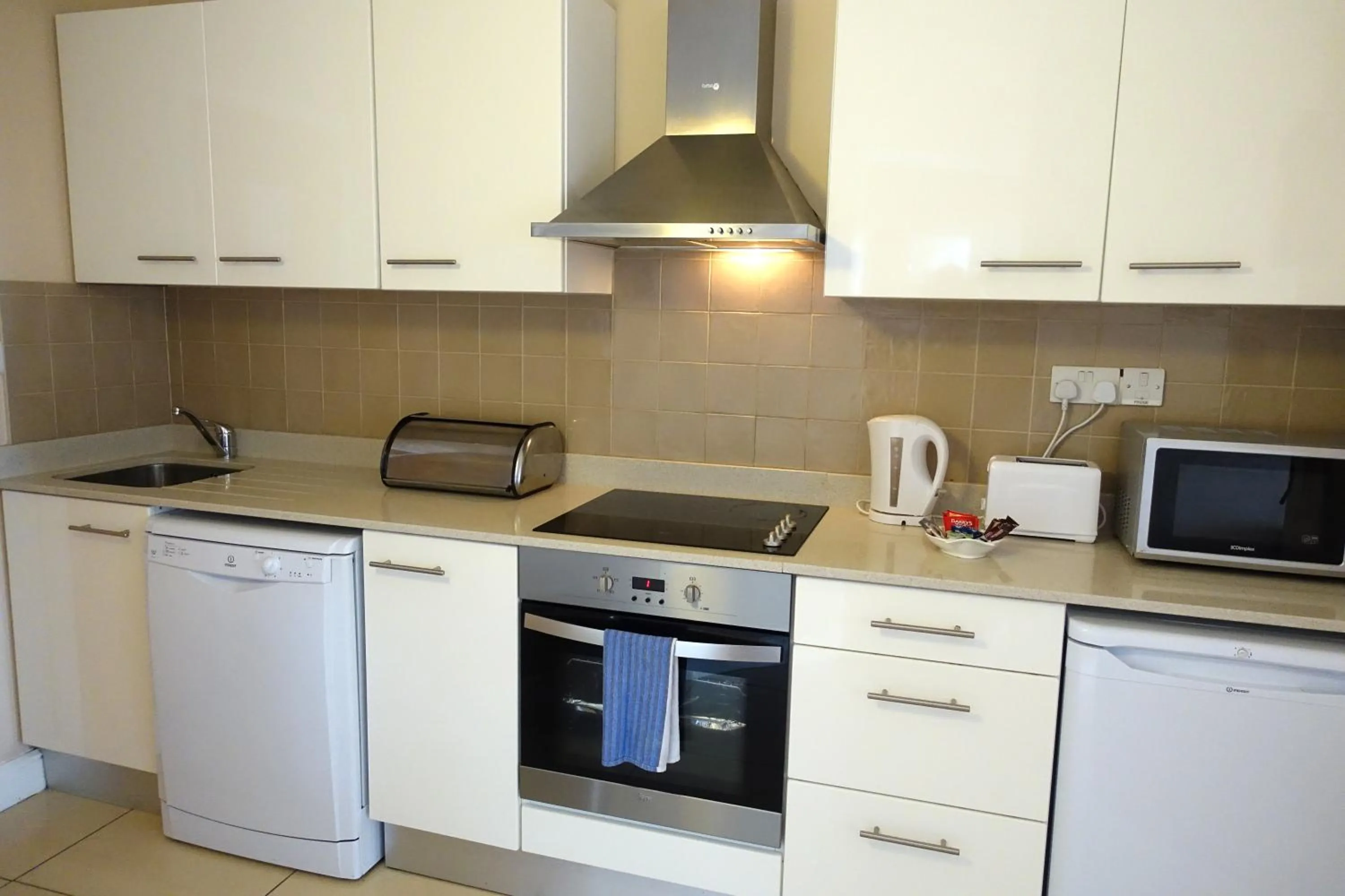 Kitchen or kitchenette in Galway Bay Sea View Apartments
