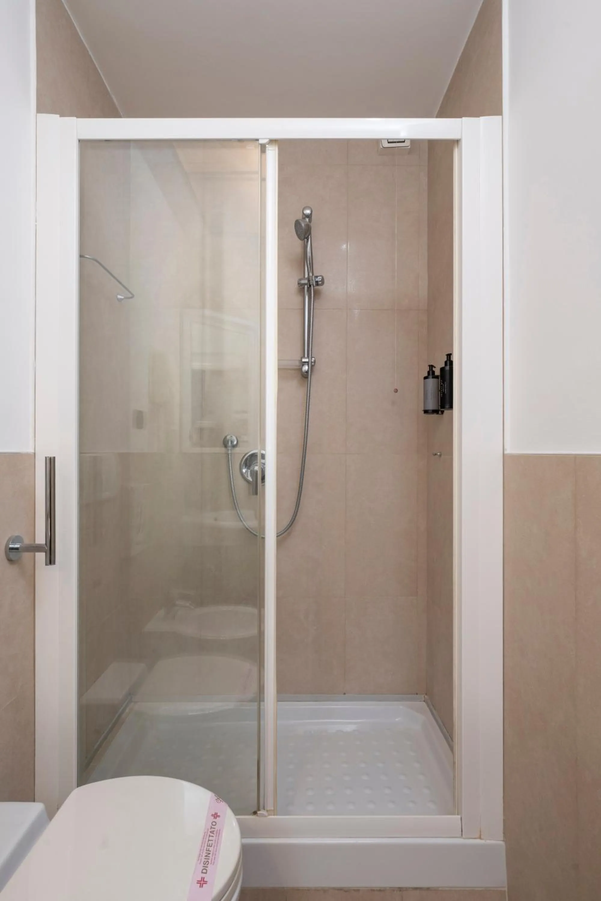 Bathroom in Sky Blue Place Rome