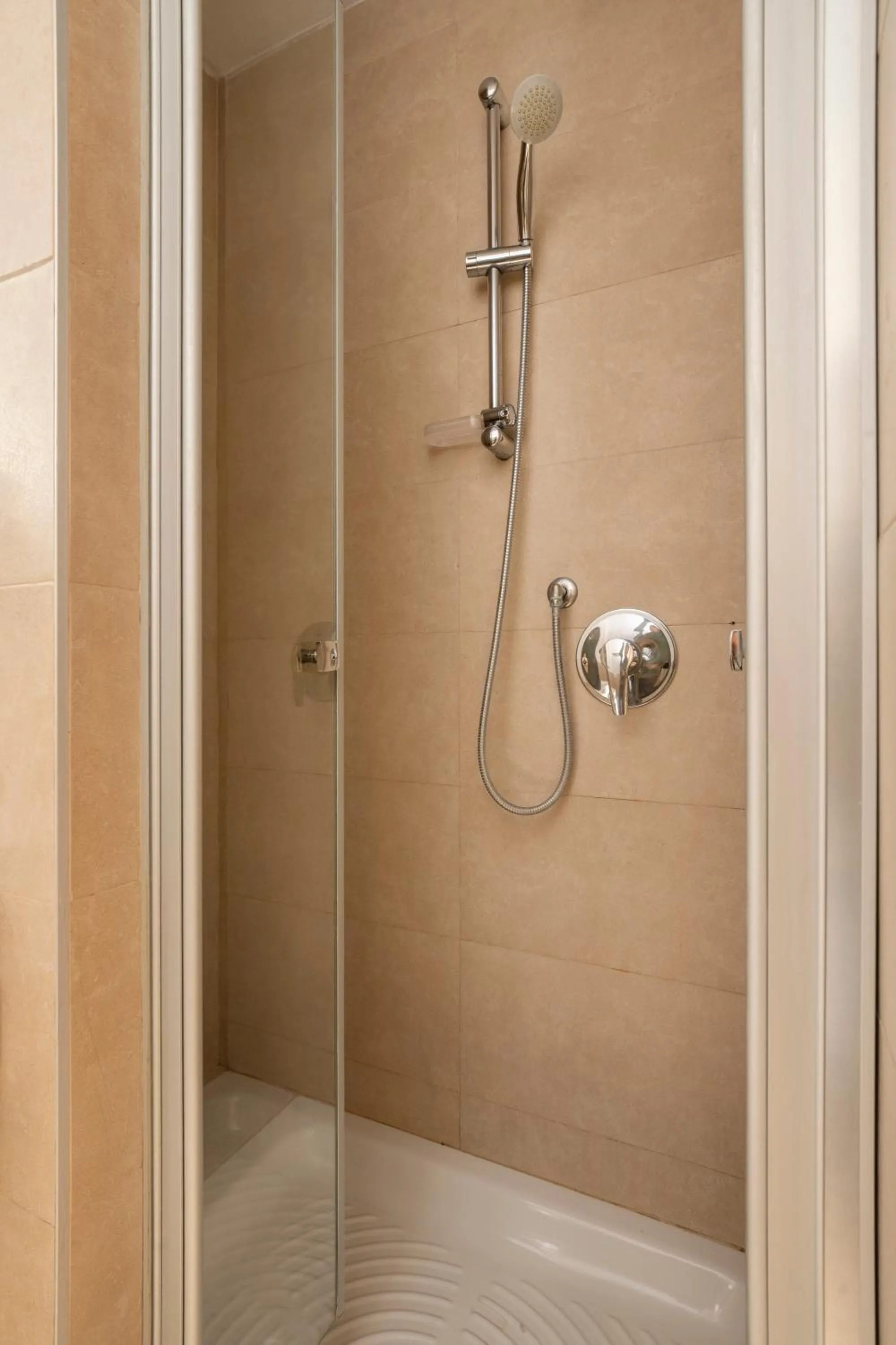 Shower in Sky Blue Place Rome