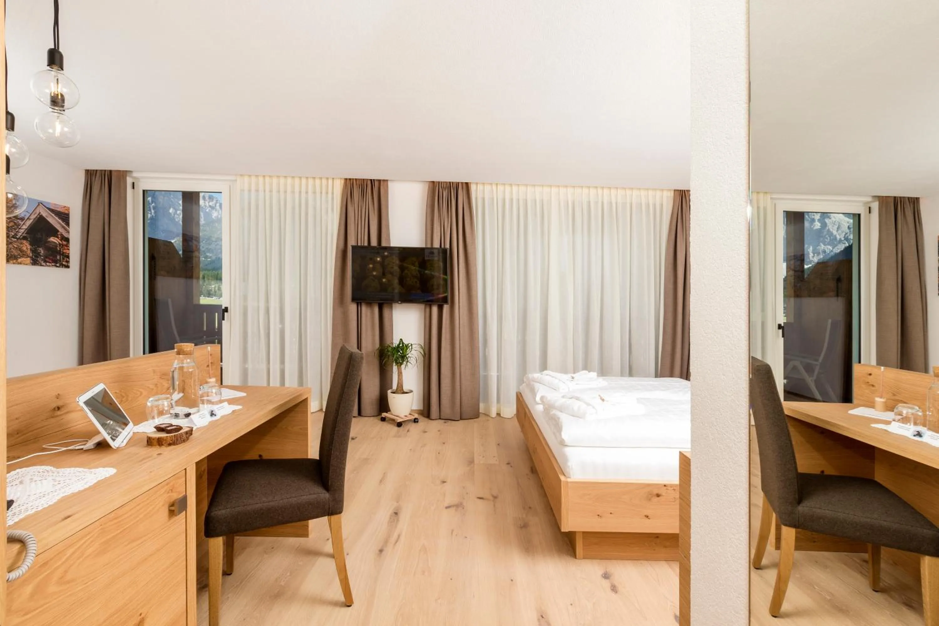 Bedroom, Bed in Hotel Royal